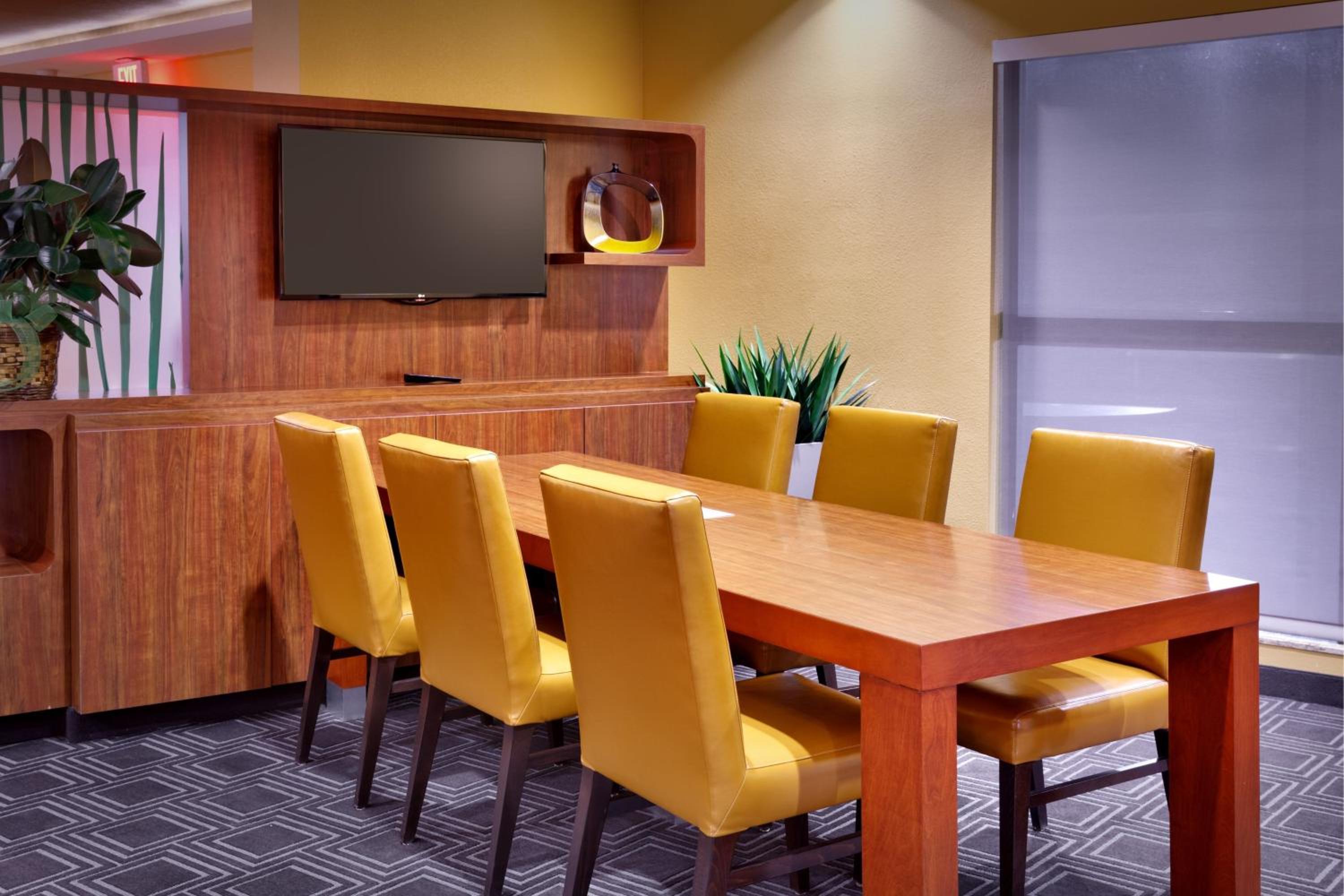 Dickinson Vacations - TownePlace Suites by Marriott Dickinson - Property Image 8