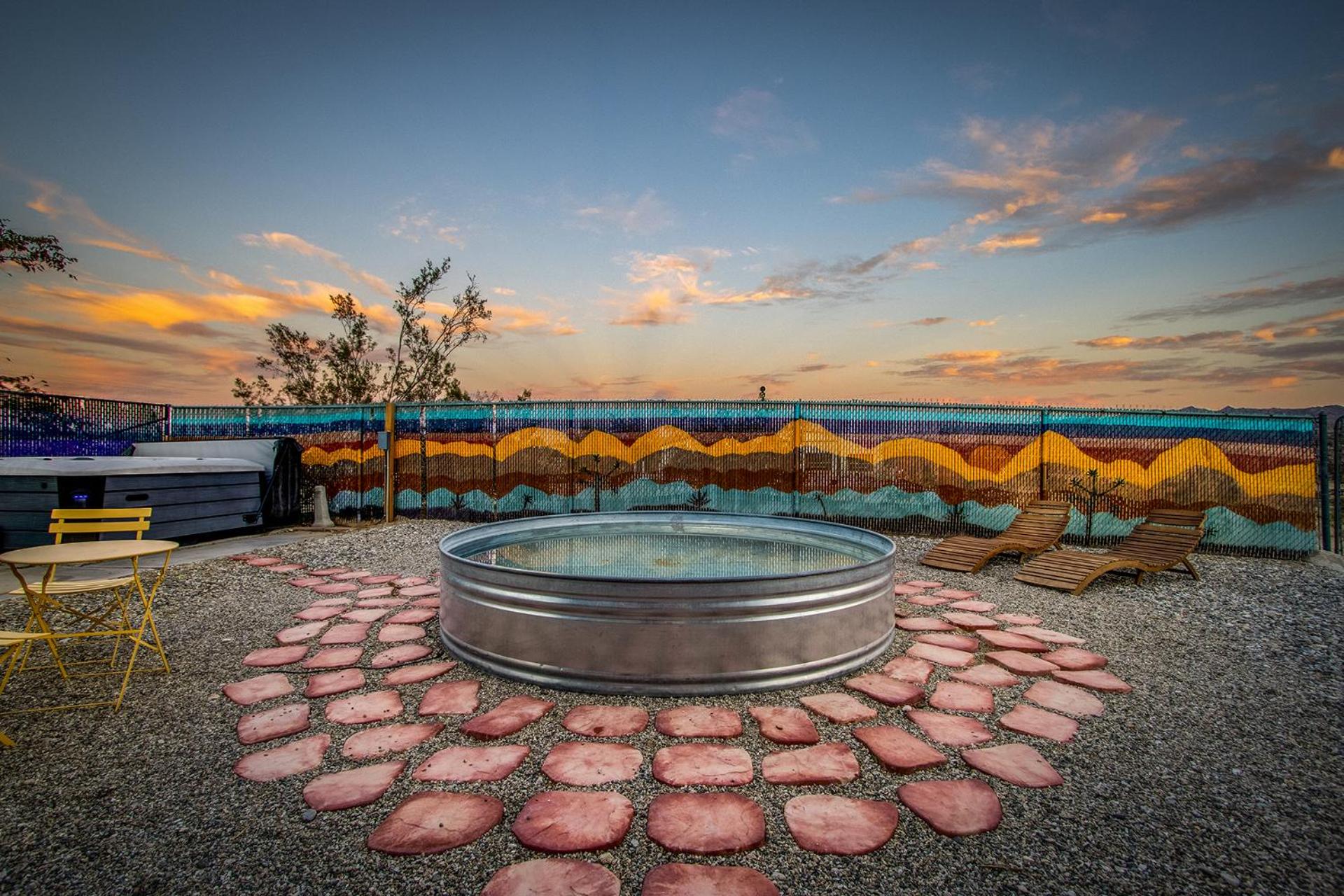 Pickleball Court, Hot Tub Pool & Outdoor Cinema view 5