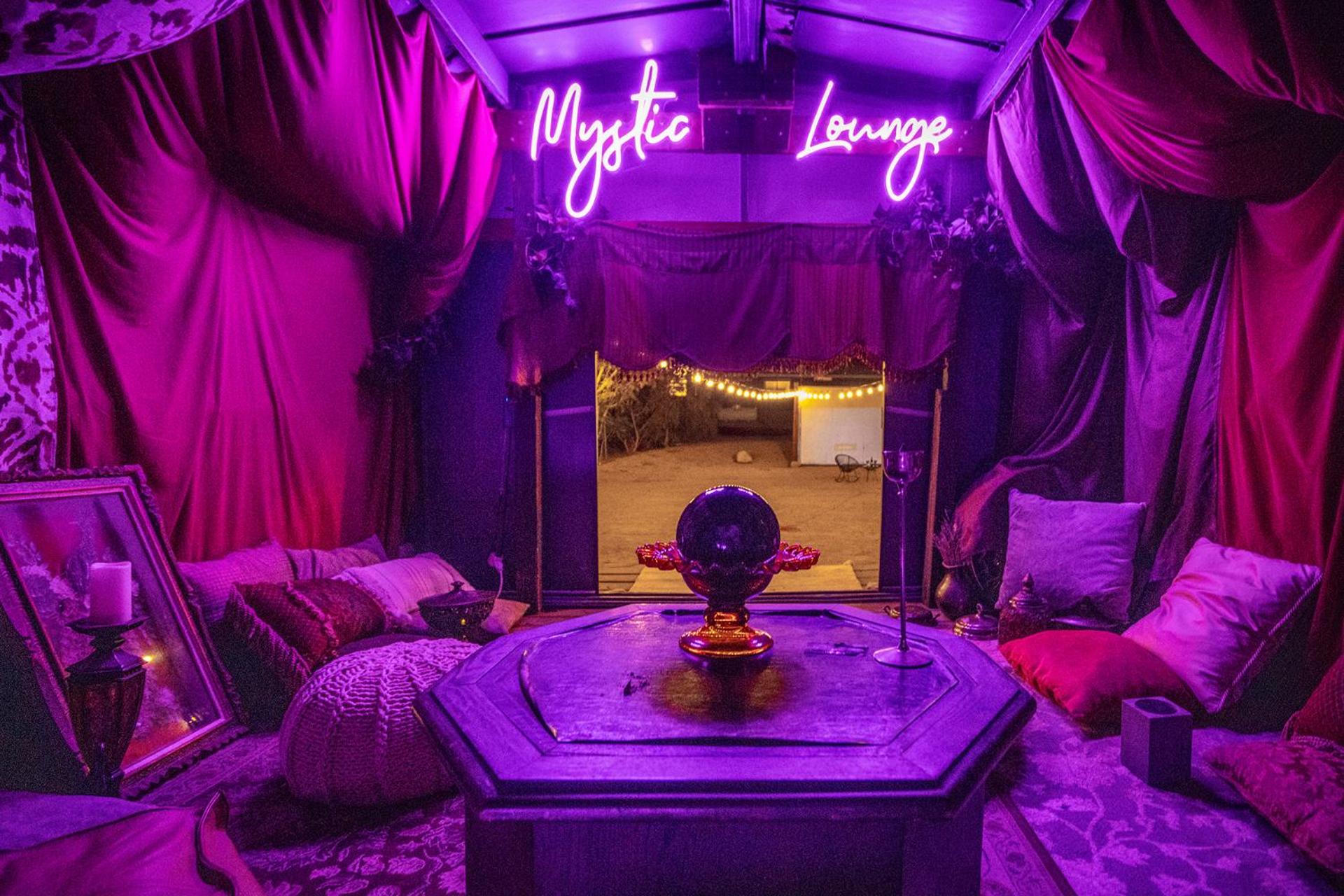 lounge