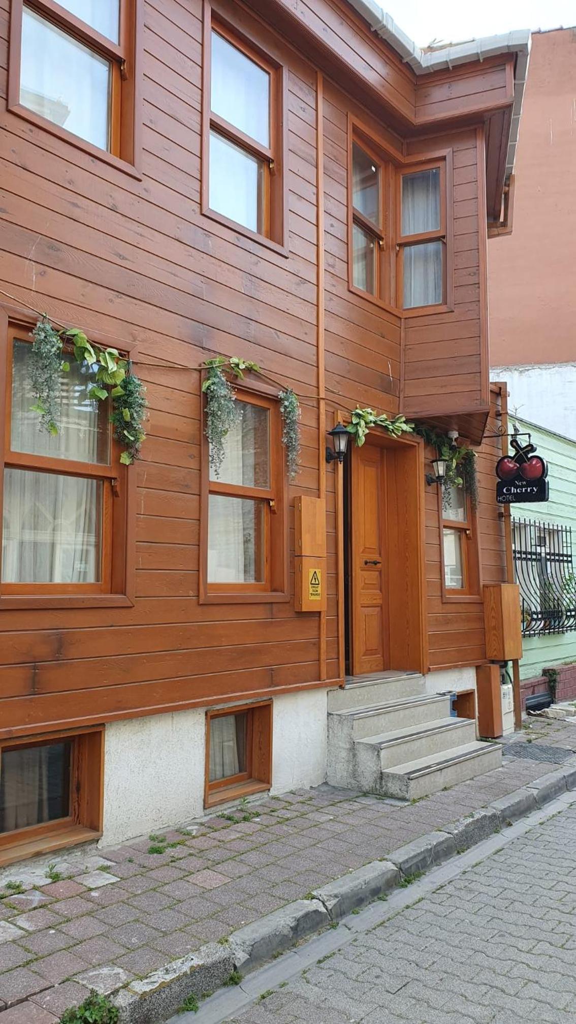 New Cherry Hotel - Image 29