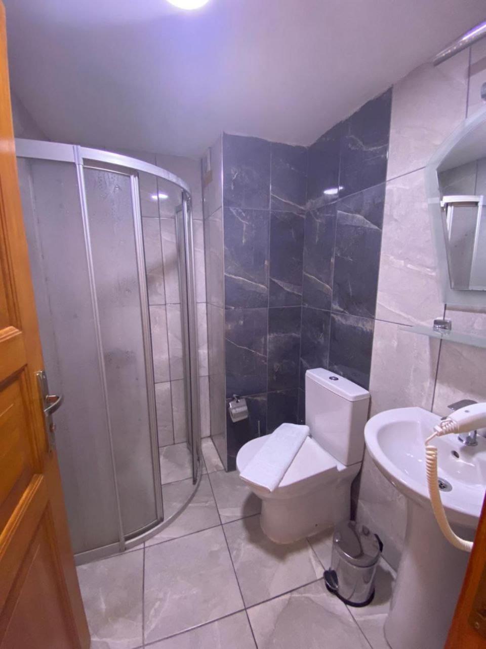 New Cherry Hotel - Image 31