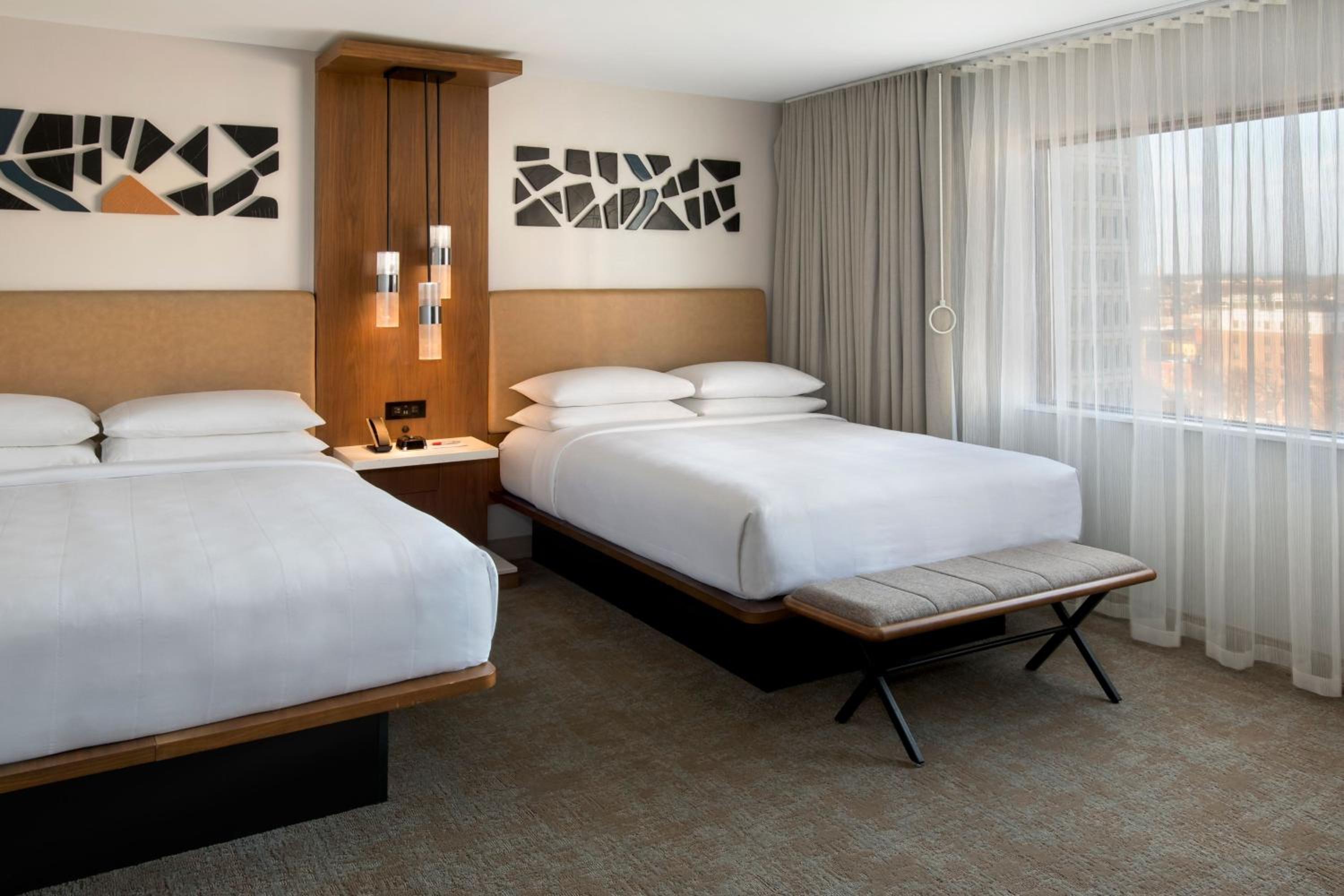 Springfield Vacations - Marriott Springfield Downtown - Property Image 1