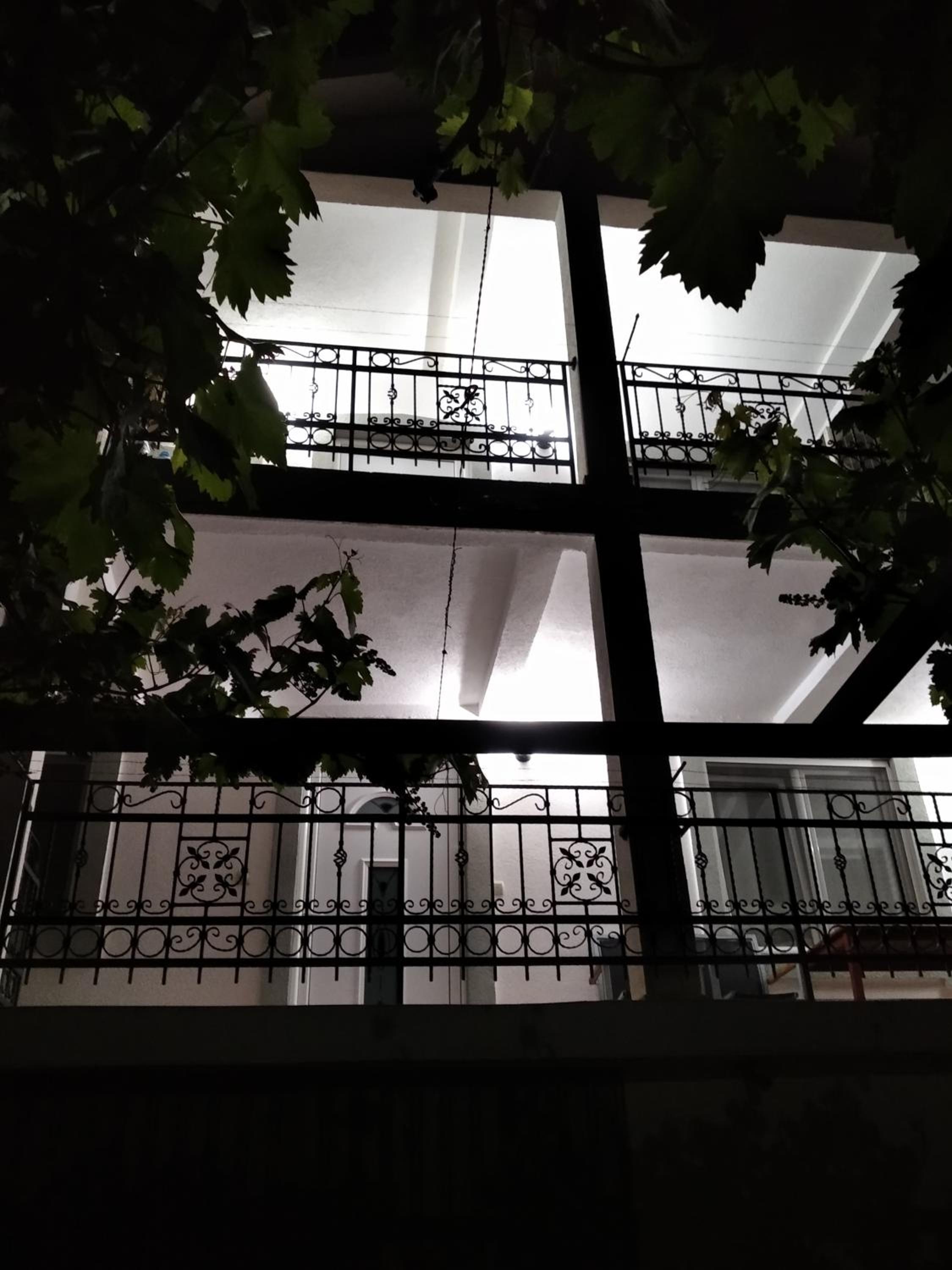 ApartToni