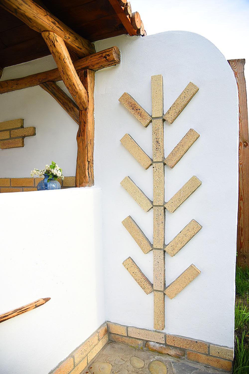 MAGNETIC HOUSE