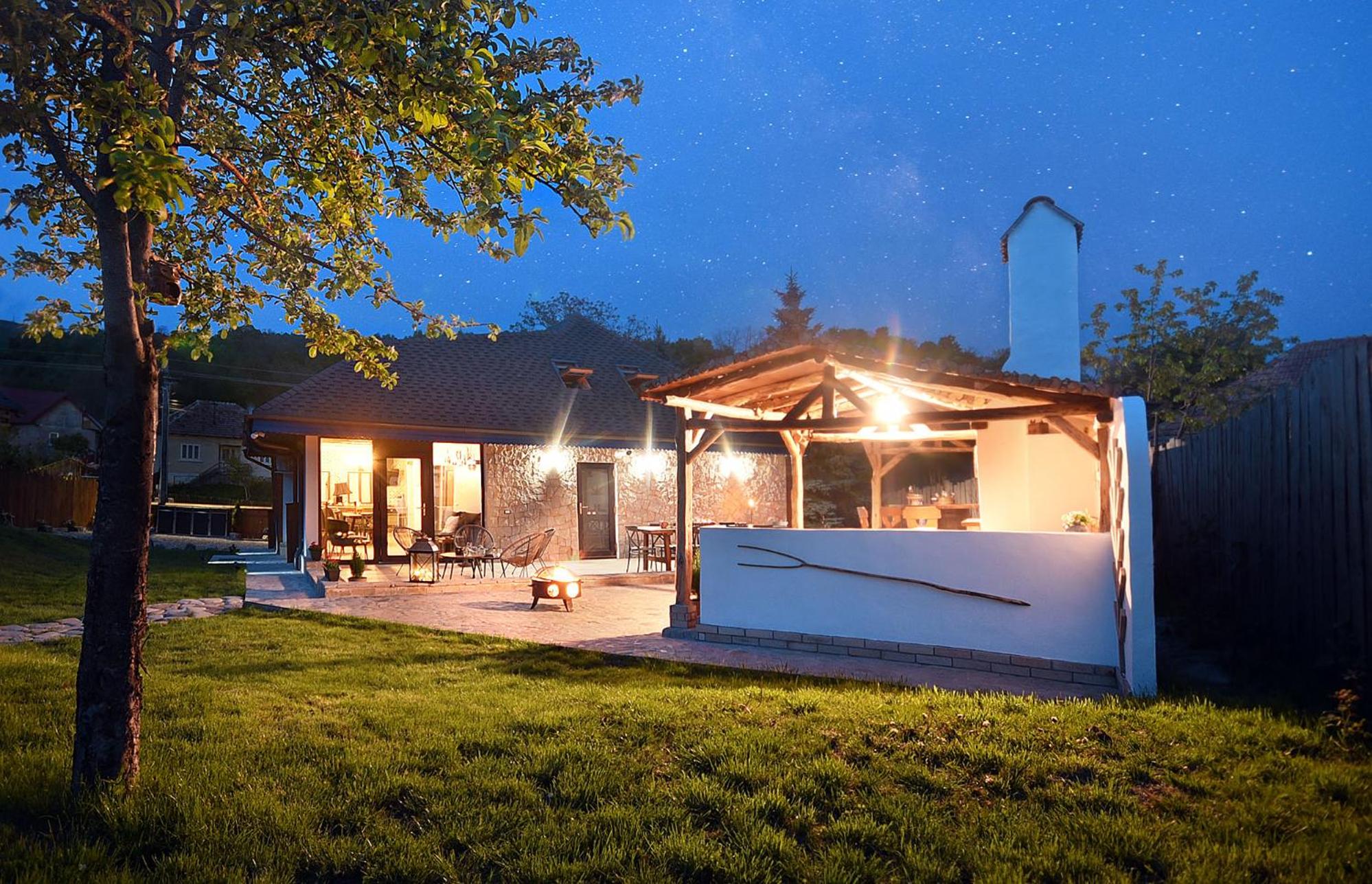 MAGNETIC HOUSE