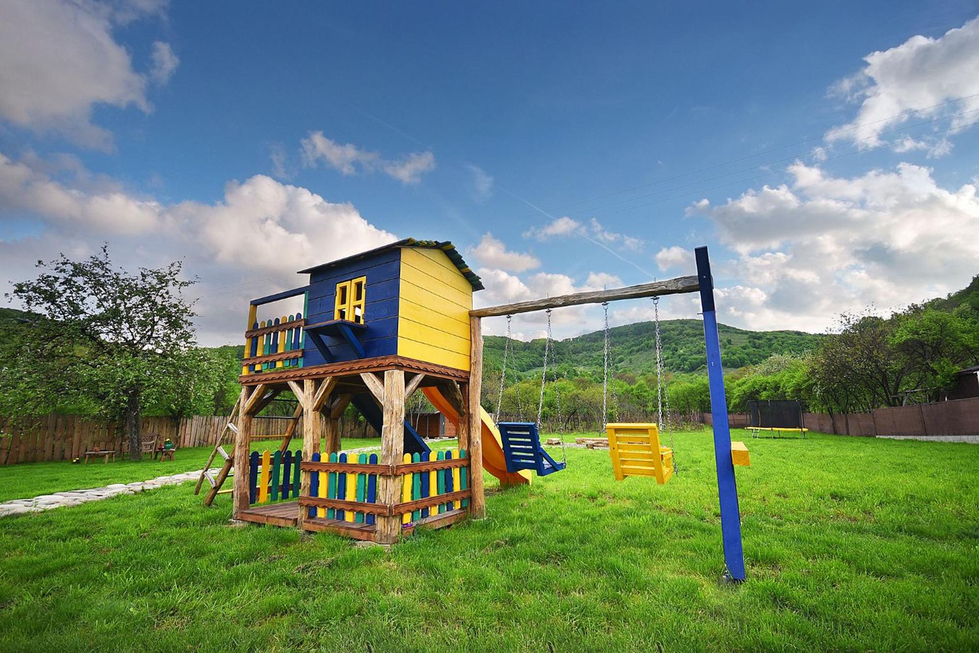MAGNETIC HOUSE