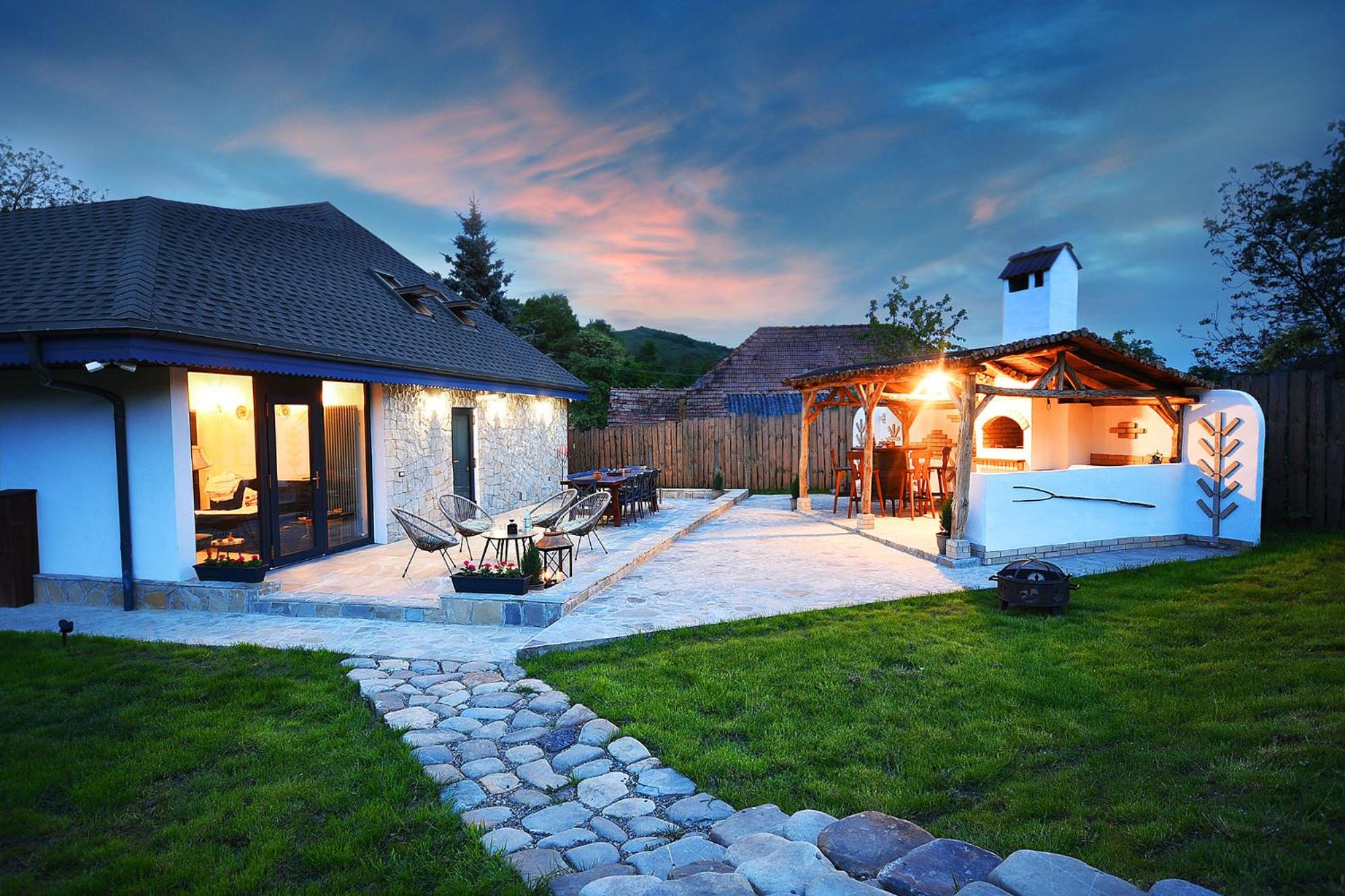 MAGNETIC HOUSE