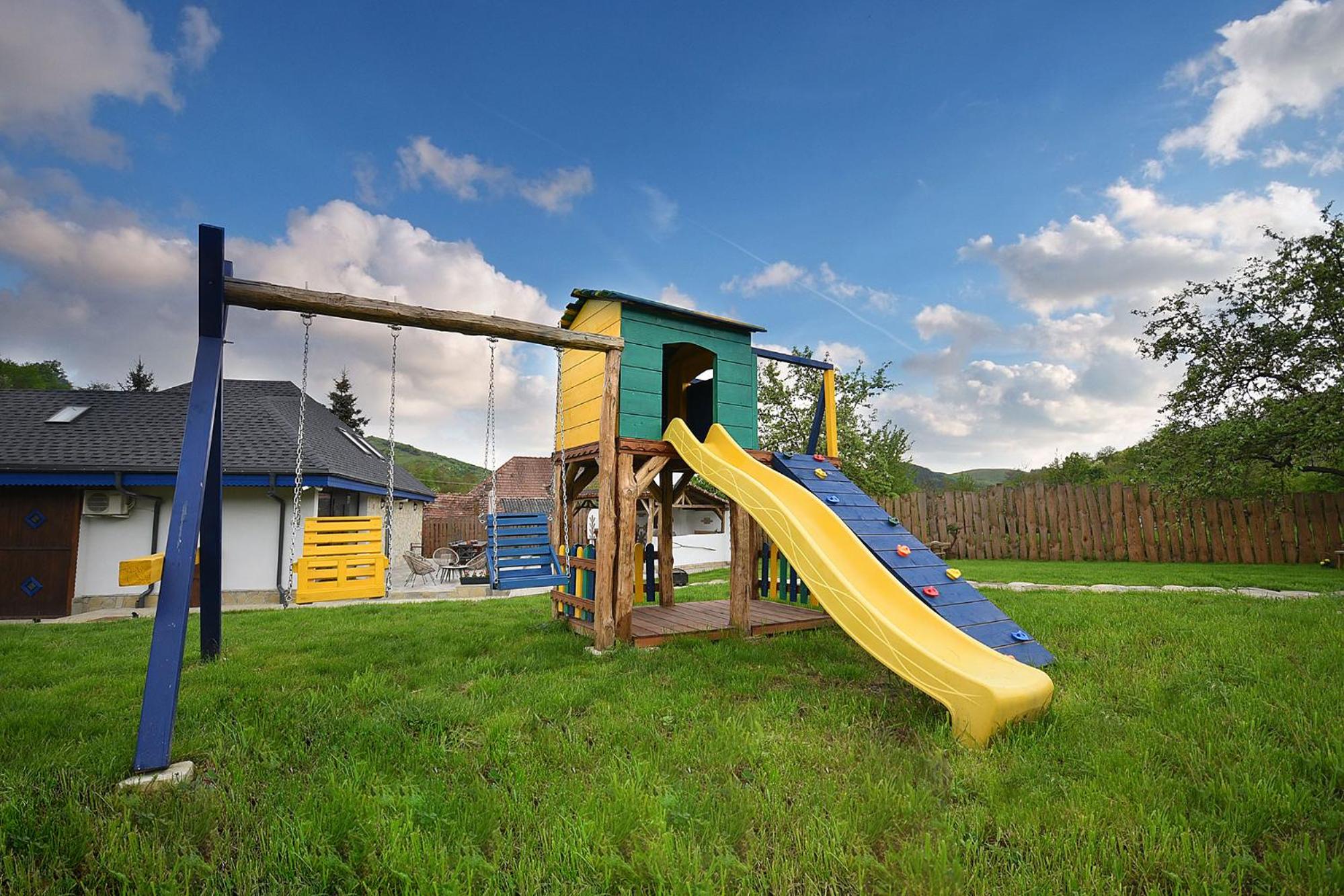 MAGNETIC HOUSE