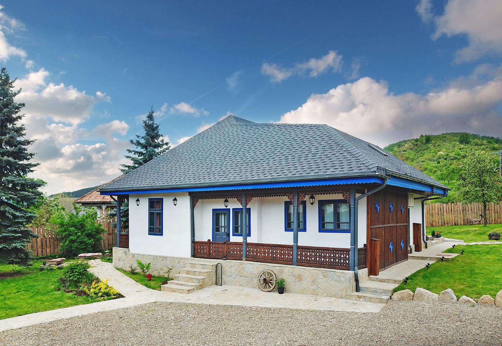 MAGNETIC HOUSE