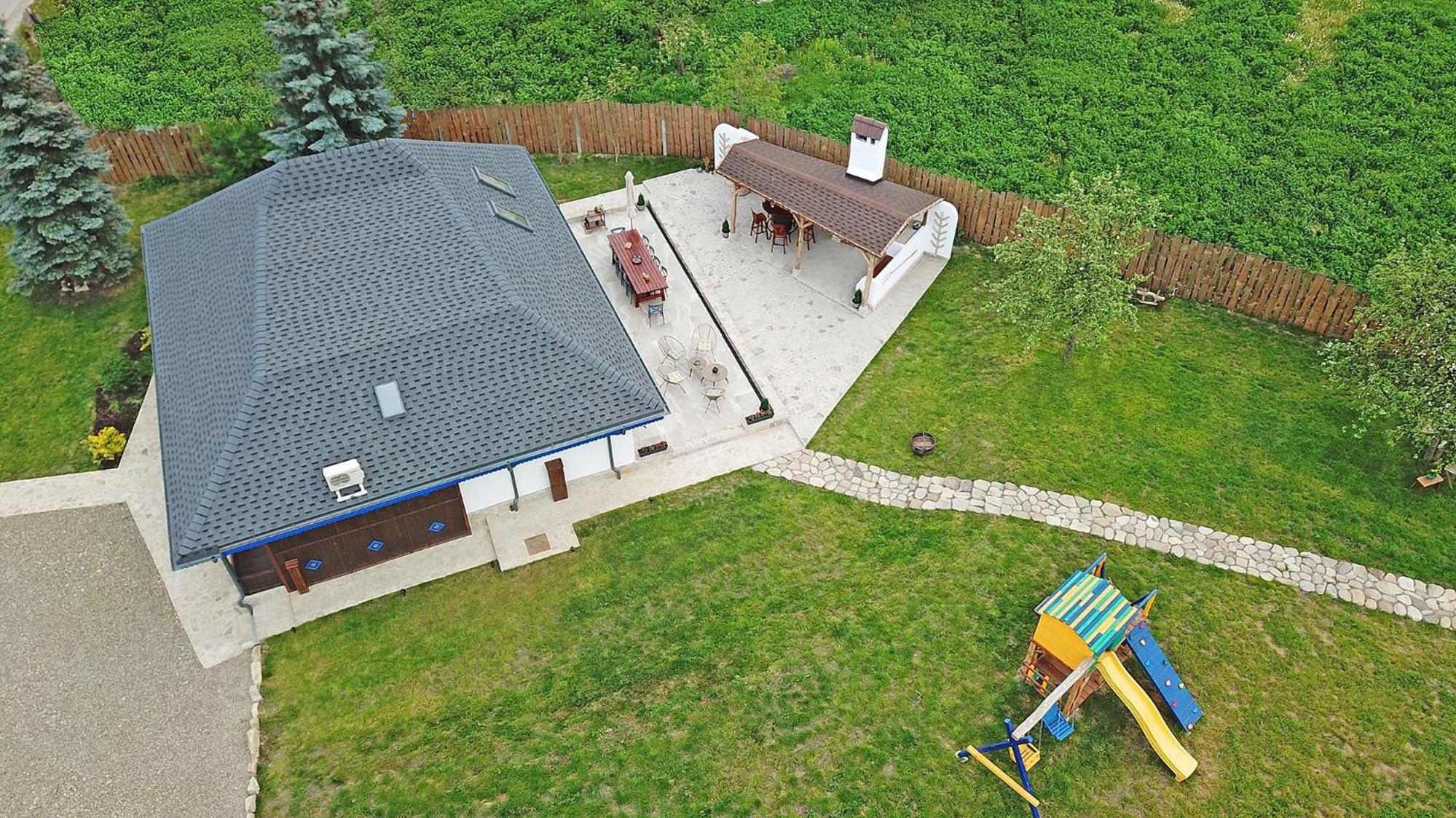 MAGNETIC HOUSE