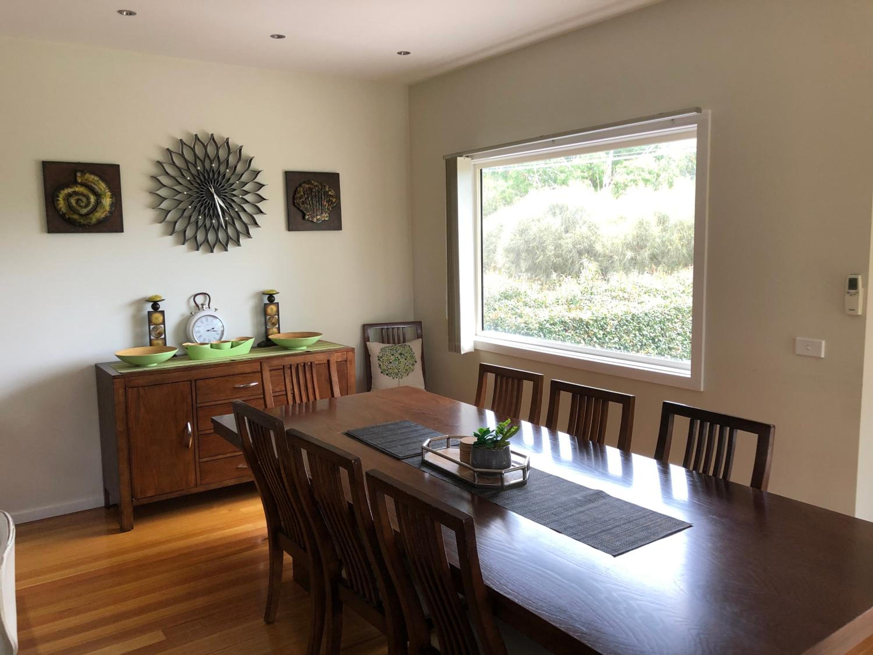 Grand Escape McKenzie - solar heated Pool WiFi, Netflix 5 bdrm 4bthrm, free 8kW EV chging