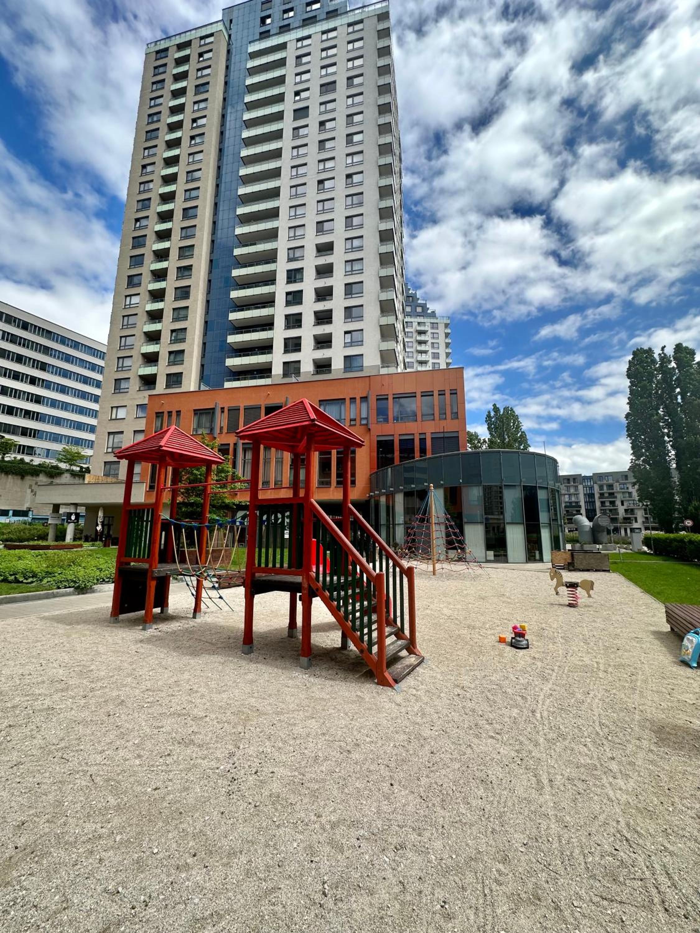 Luxusný apartmán na 21 poschodí s parkovaním zadarmo BA view 4