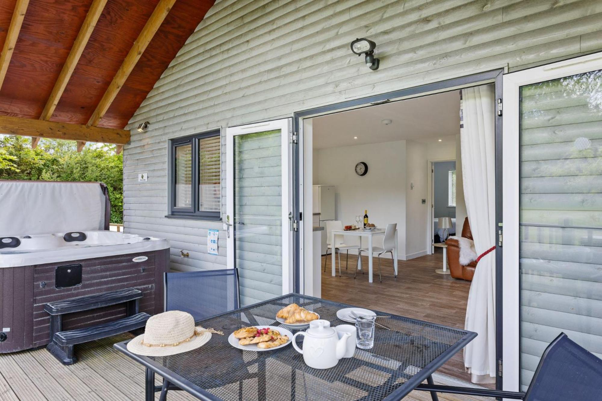 The Clover Lodge, Redlake Farm - Hot tub, BBQ, free parking view 2