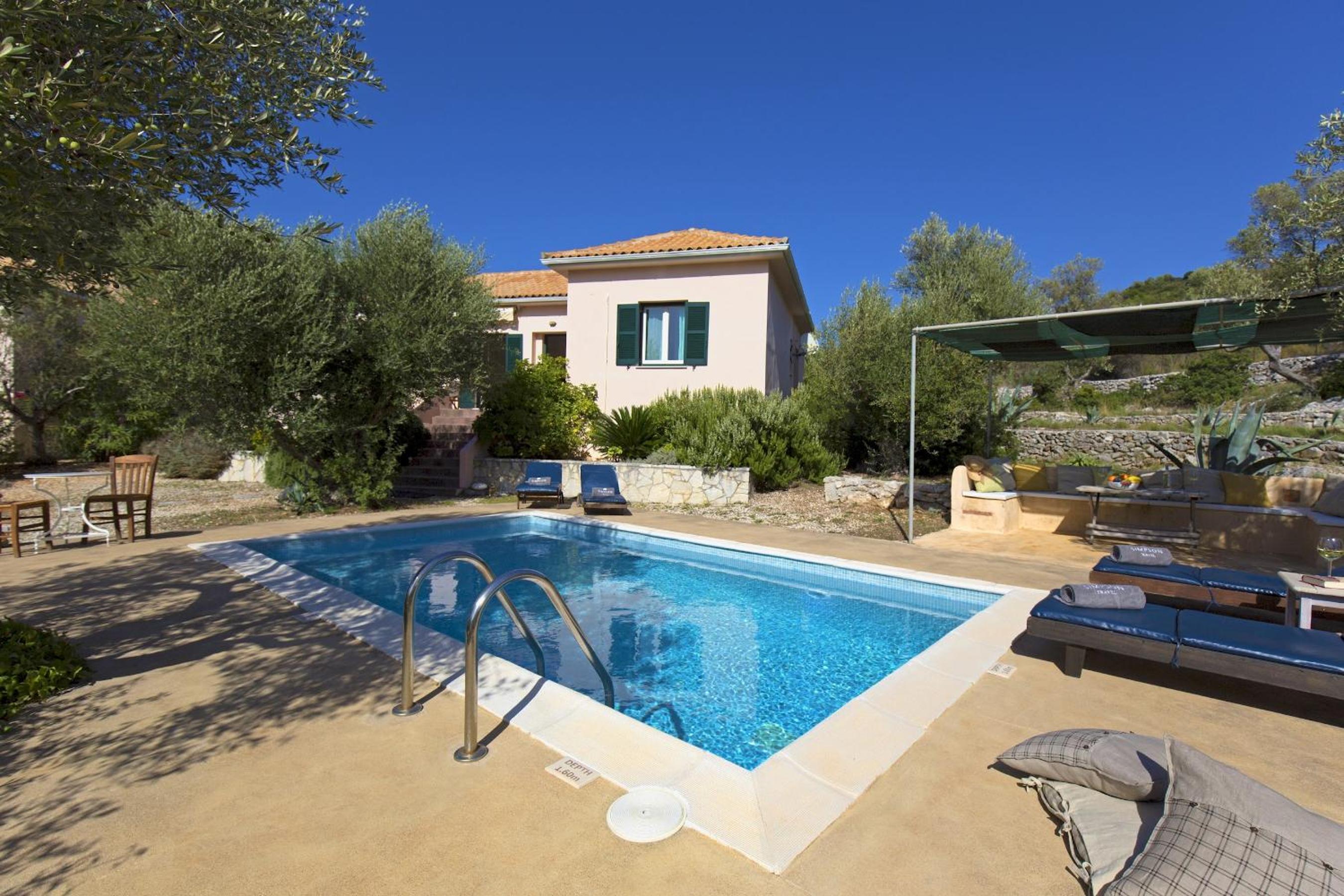Loutsa Villa