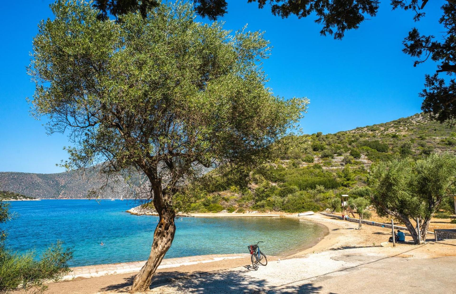 Loutsa Villa