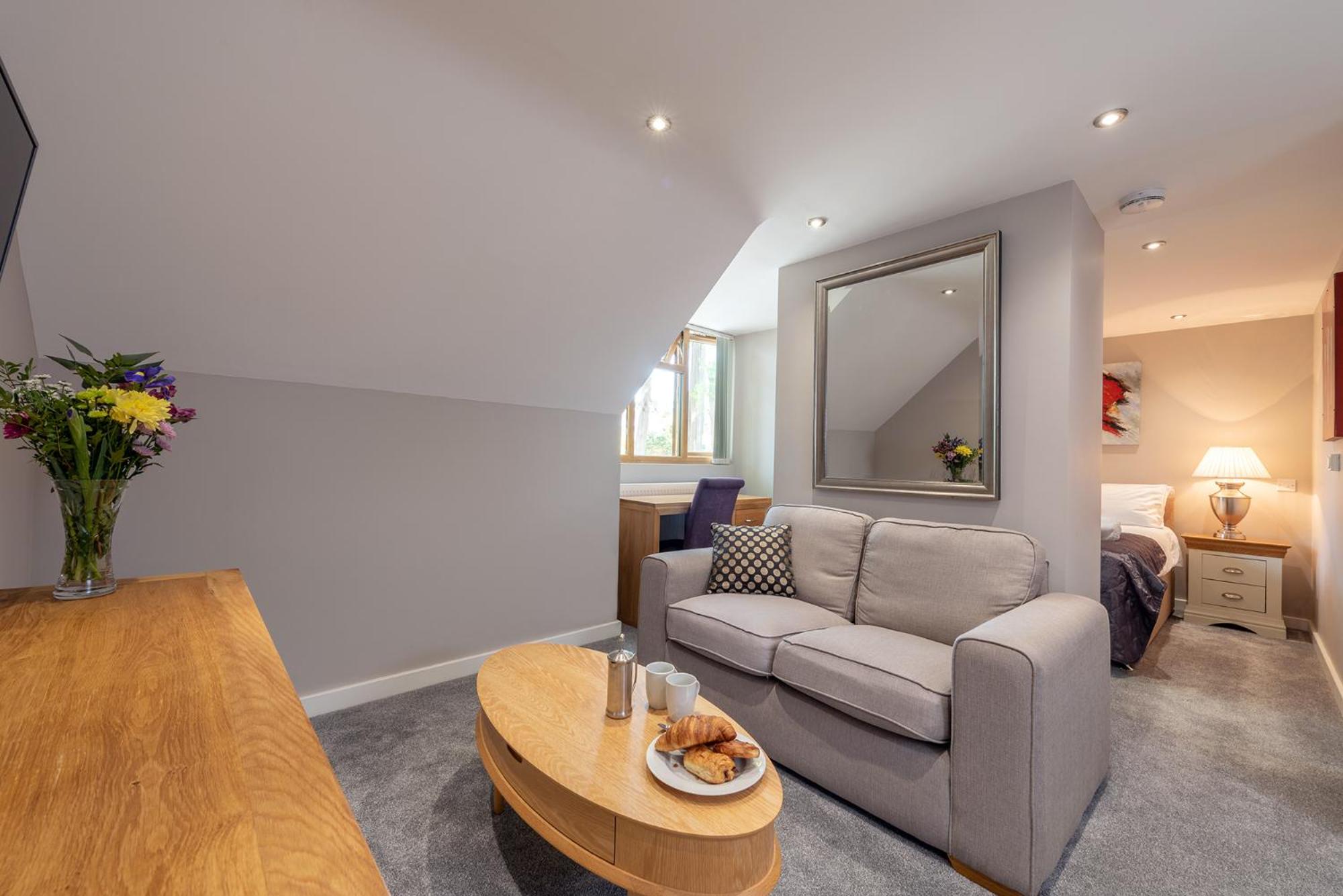 Hamble Retreat Studios and Lodge