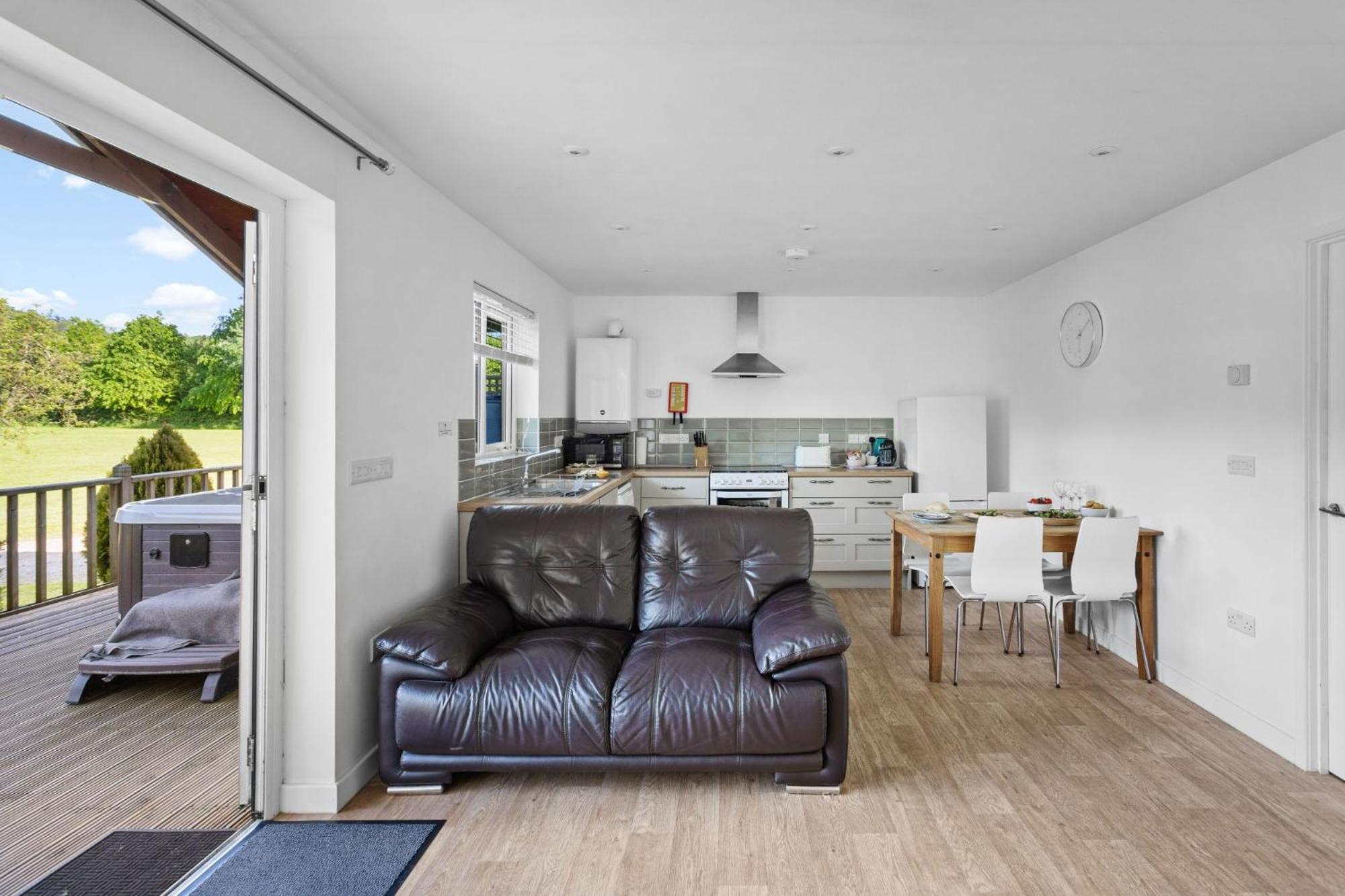 Kingfisher Lodge, Redlake Farm, Nr Glastonbury view 5