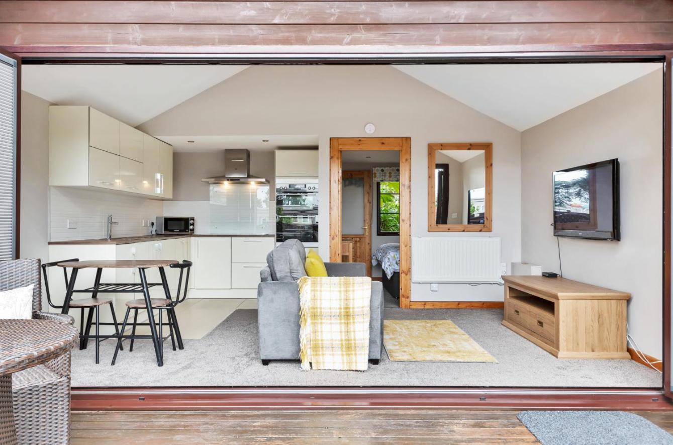Hamble Retreat Studios and Lodge