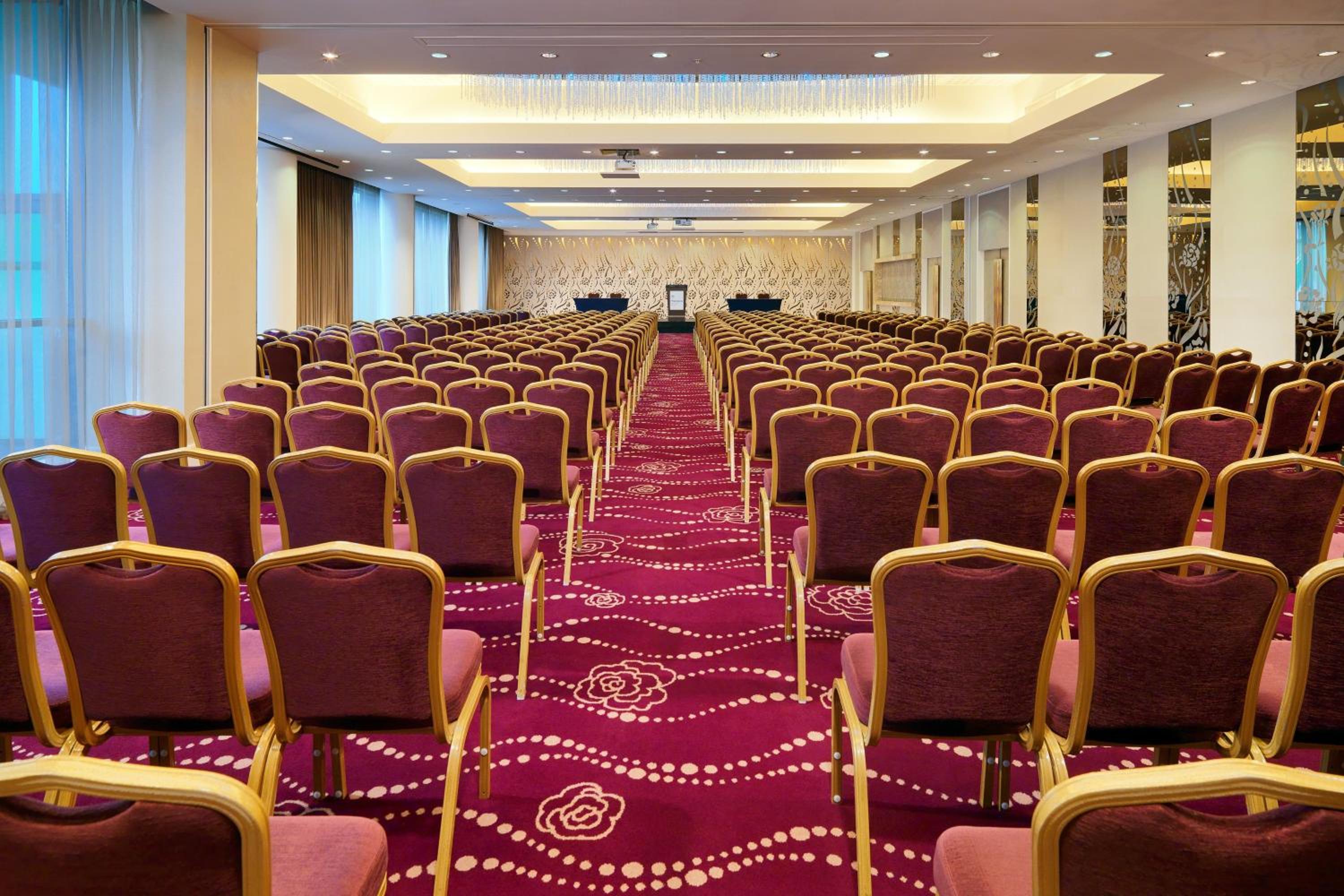 Athlone Vacations - Sheraton Athlone Hotel - Property Image 2