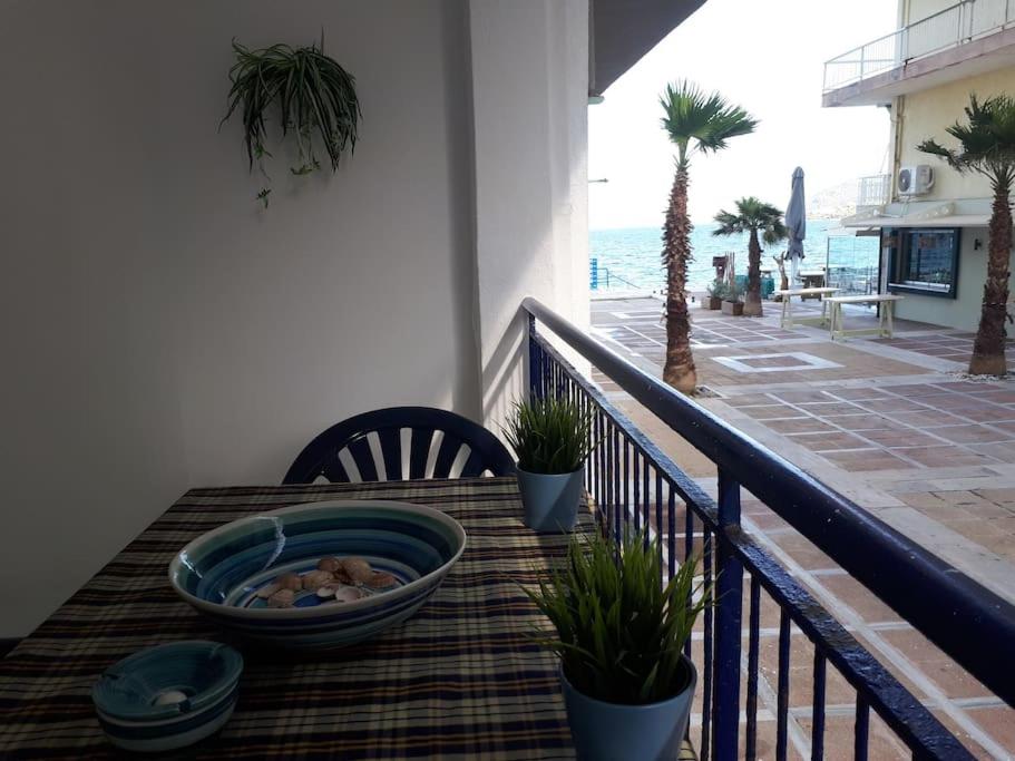 Cozy Seaside Apartment Loutraki
