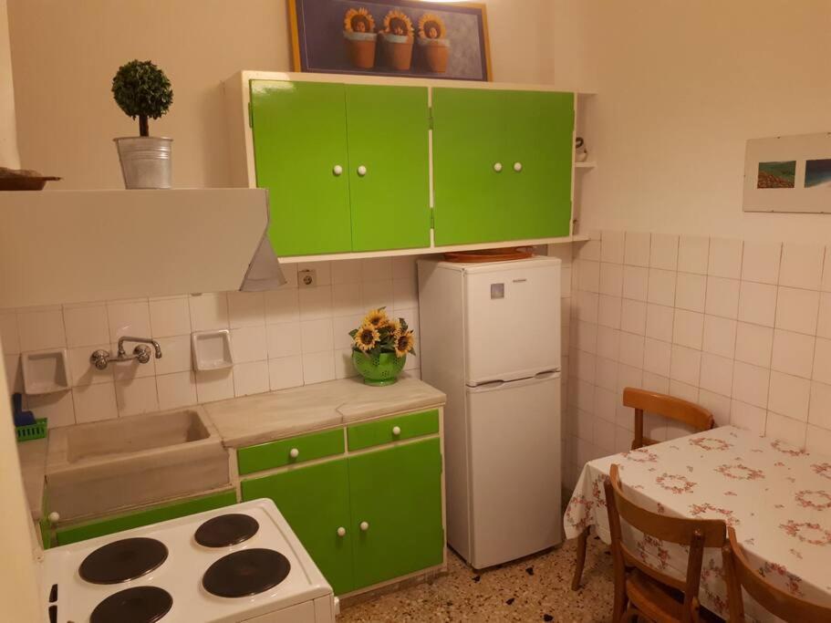 Cozy Seaside Apartment Loutraki
