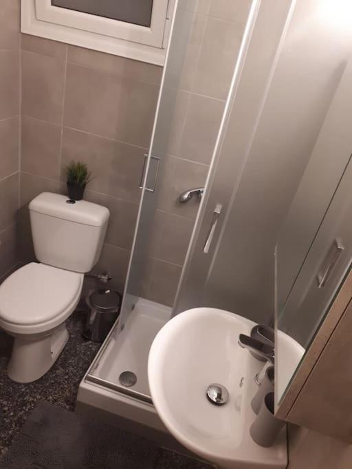 Cozy Seaside Apartment Loutraki