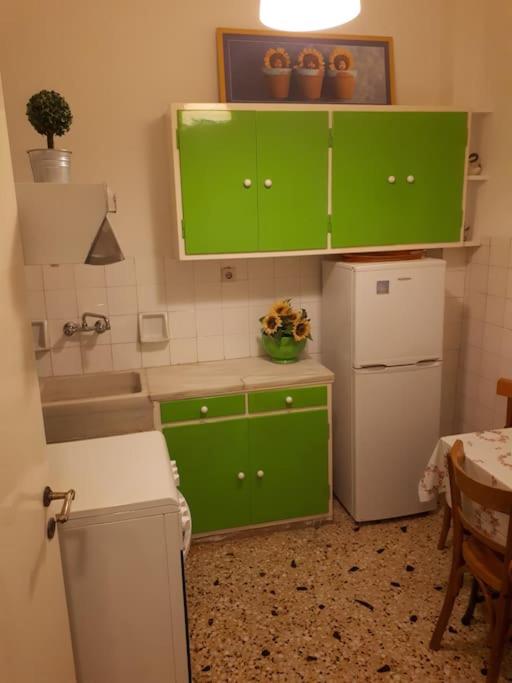 Cozy Seaside Apartment Loutraki