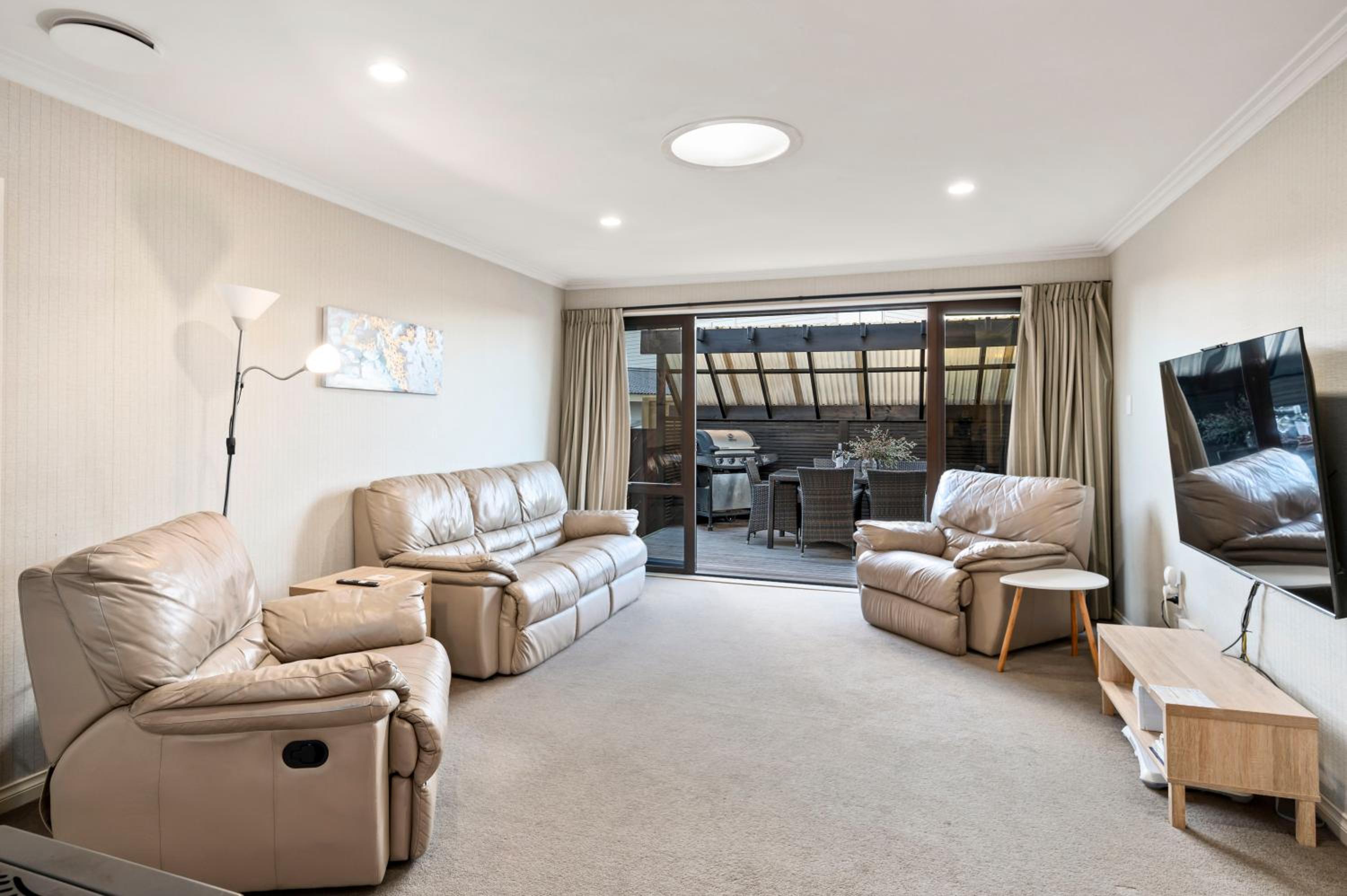 Taupo Escape - Rainbow Point Holiday Home view 4