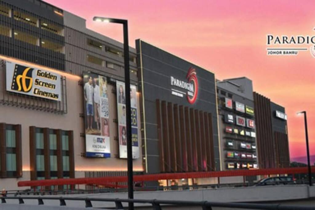 JB City Sunset Studio Paradigm Sutera & UTM Wifi 4pax
