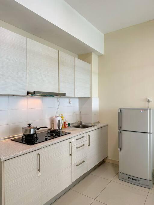 JB City Sunset Studio Paradigm Sutera & UTM Wifi 4pax