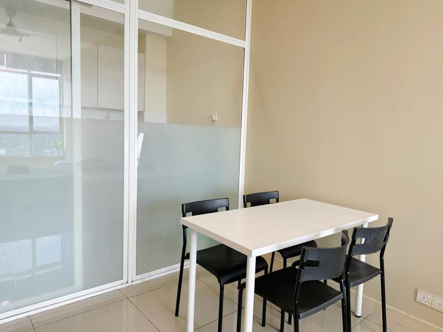 JB City Sunset Studio Paradigm Sutera & UTM Wifi 4pax