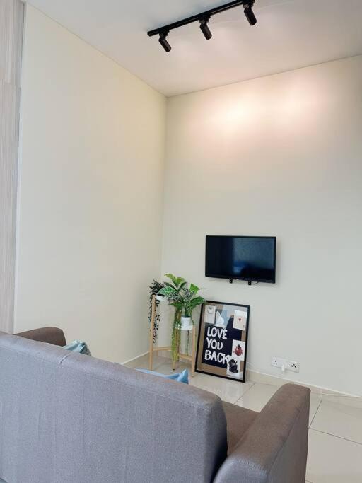 JB City Sunset Studio Paradigm Sutera & UTM Wifi 4pax