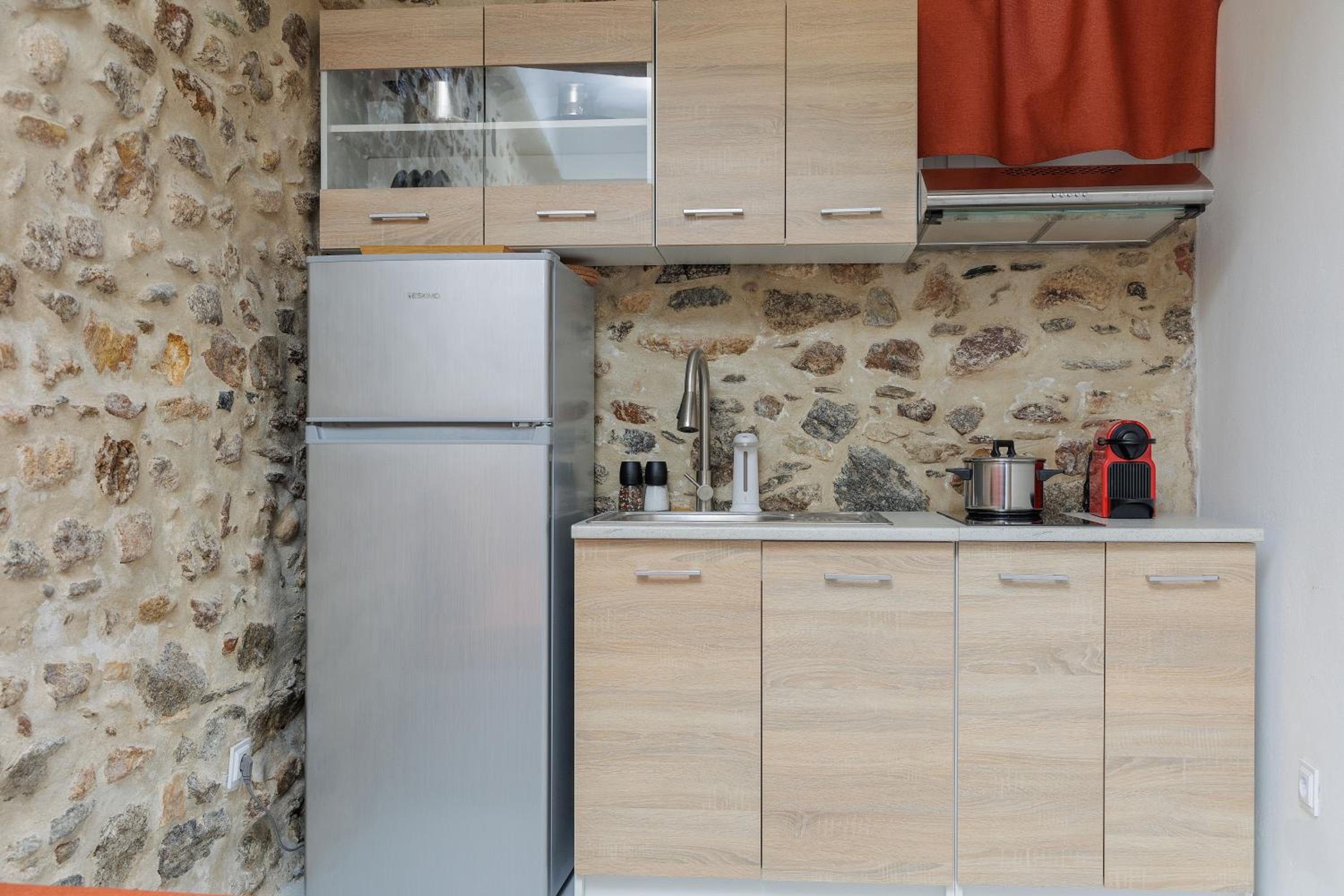 Naxos Castle Diamond photo 3