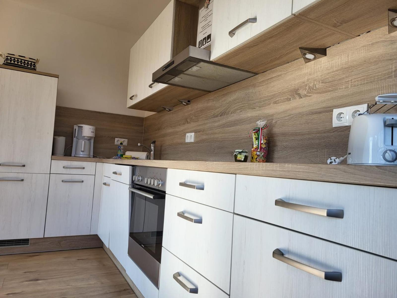 Ferienhäuser Hühnergott und Kranichnest, Sauna, Kamin und Garten