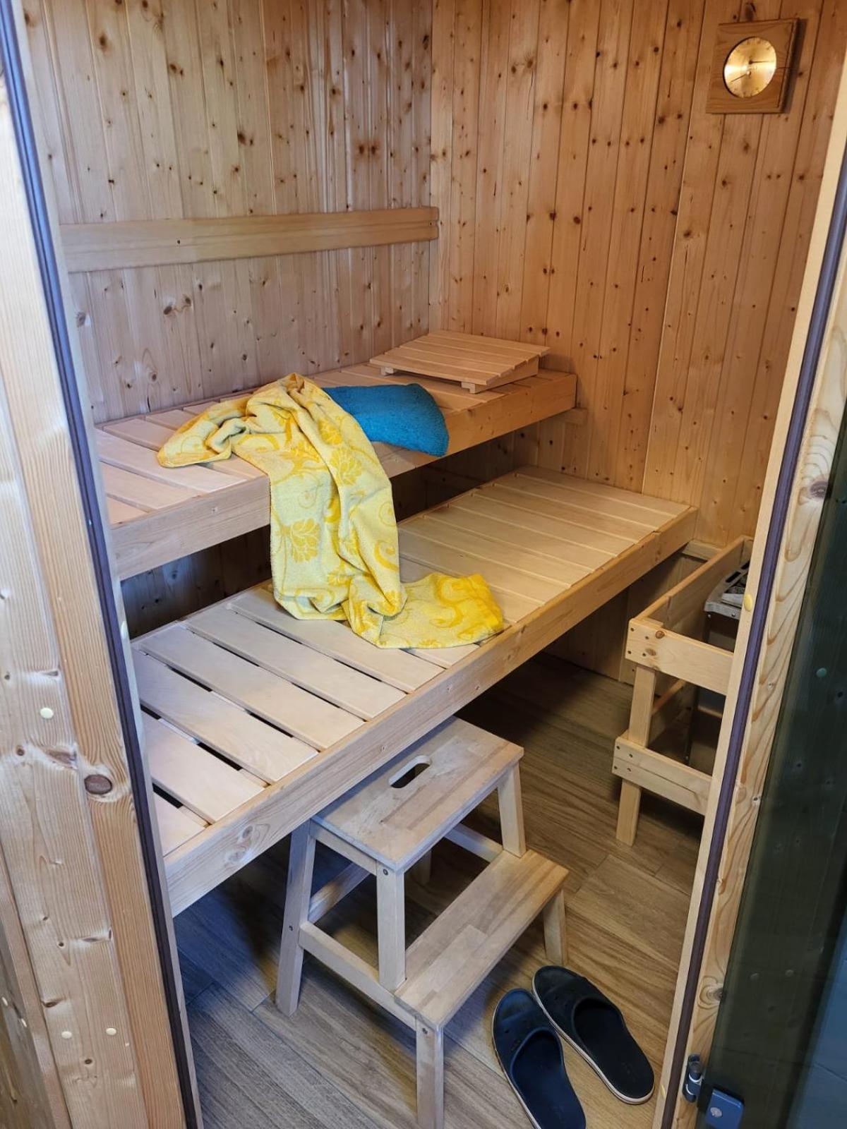 Ferienhäuser Hühnergott und Kranichnest, Sauna, Kamin und Garten