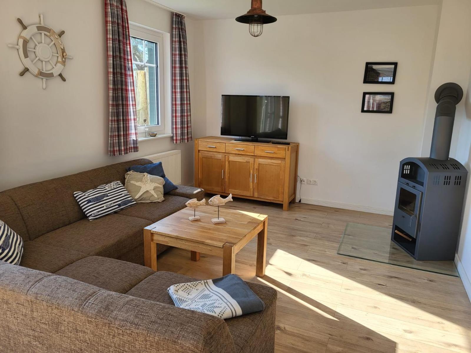 Ferienhäuser Hühnergott und Kranichnest, Sauna, Kamin und Garten