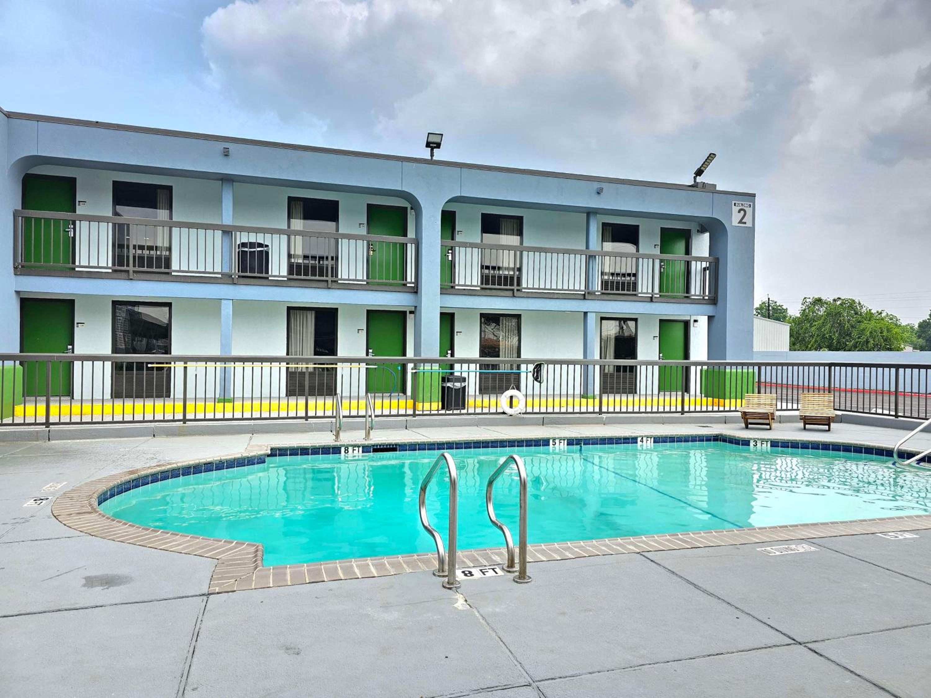 SureStay Studio by Best Western Victoria view 4
