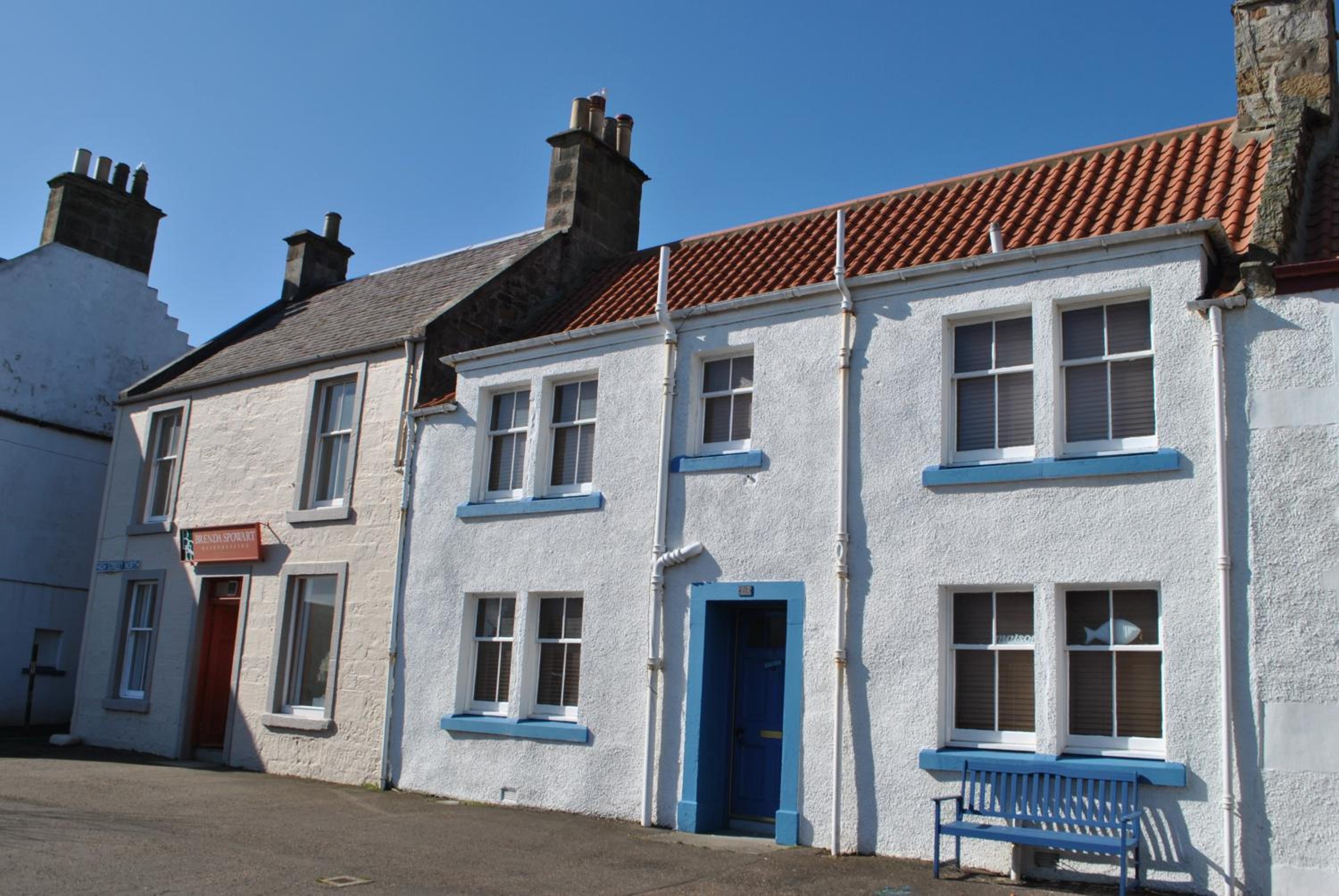 Sand And Sea Cottage- lovely family home Crail