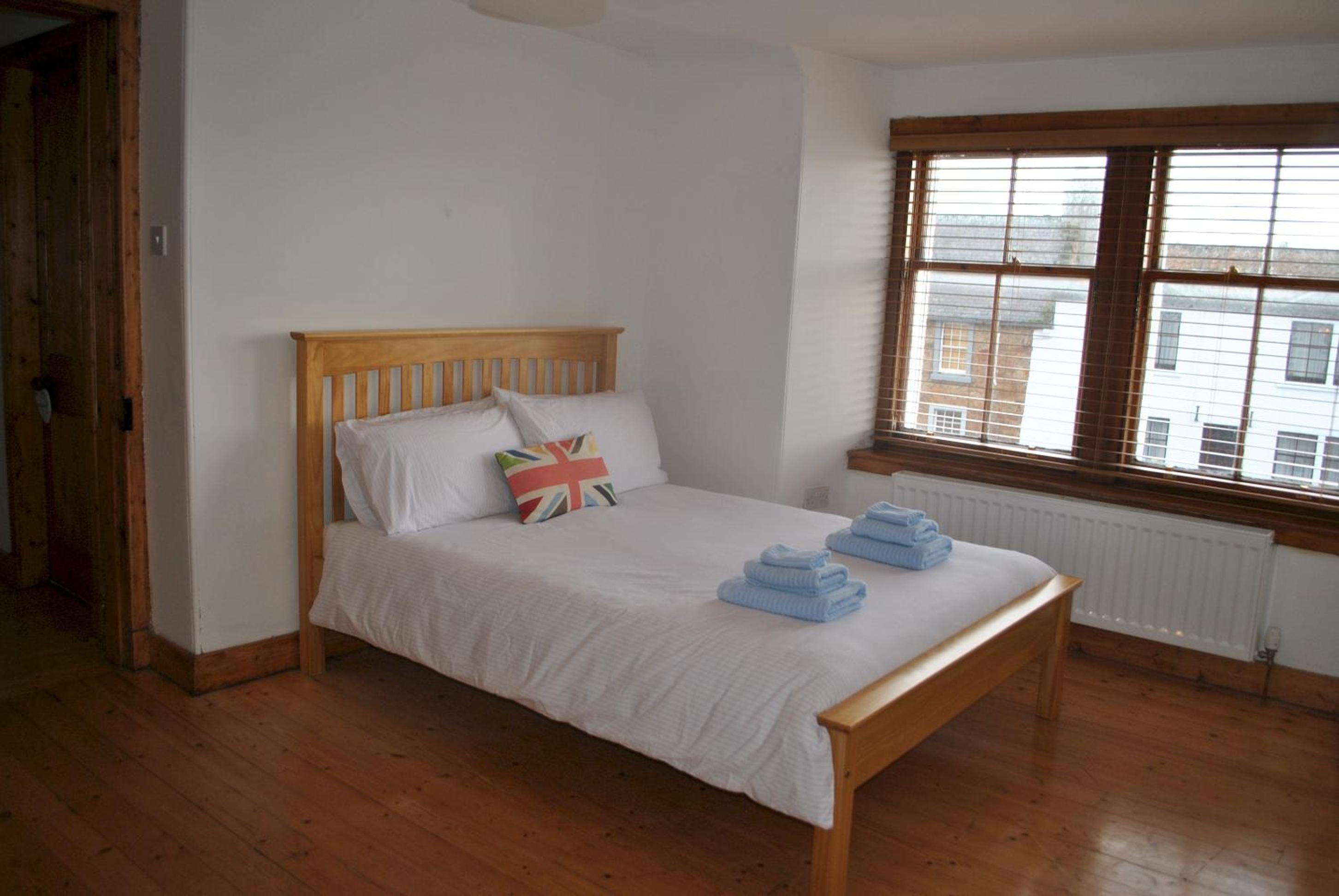 Sand And Sea Cottage- lovely family home Crail view 3