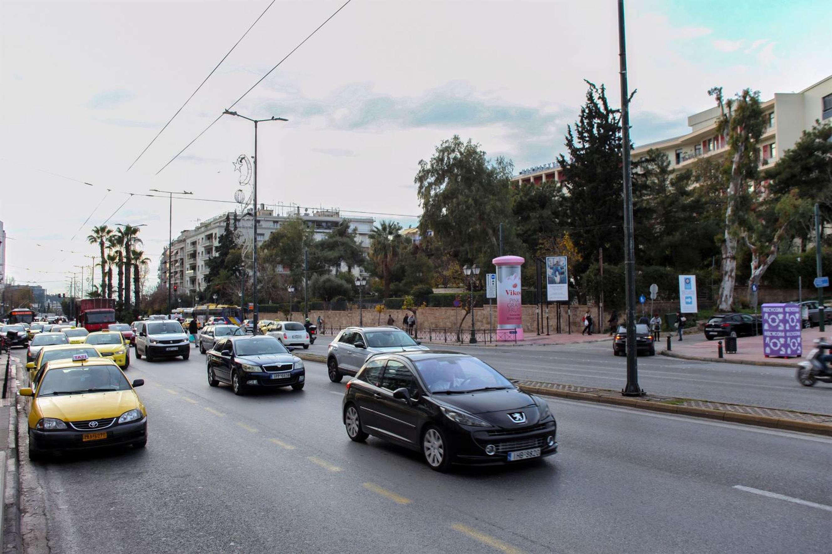 Best neighbourhood apartment in Athens near metro station & hospitals