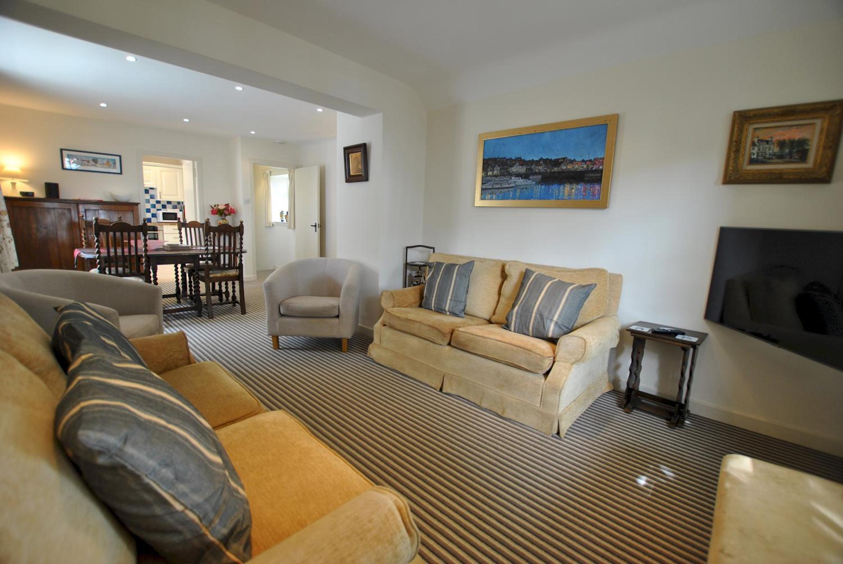 Dolphin Cottage- traditional cottage on Fife Coast view 5