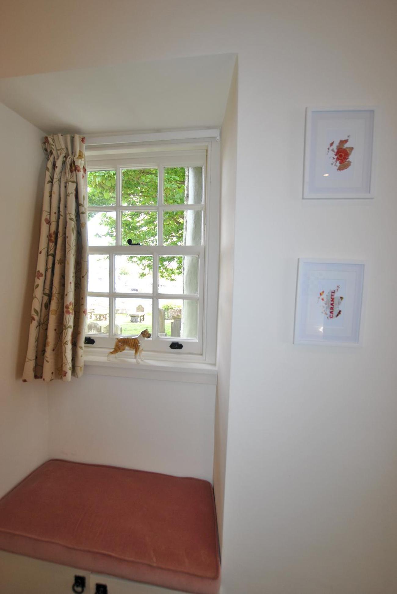 Dolphin Cottage- traditional cottage on Fife Coast view 2
