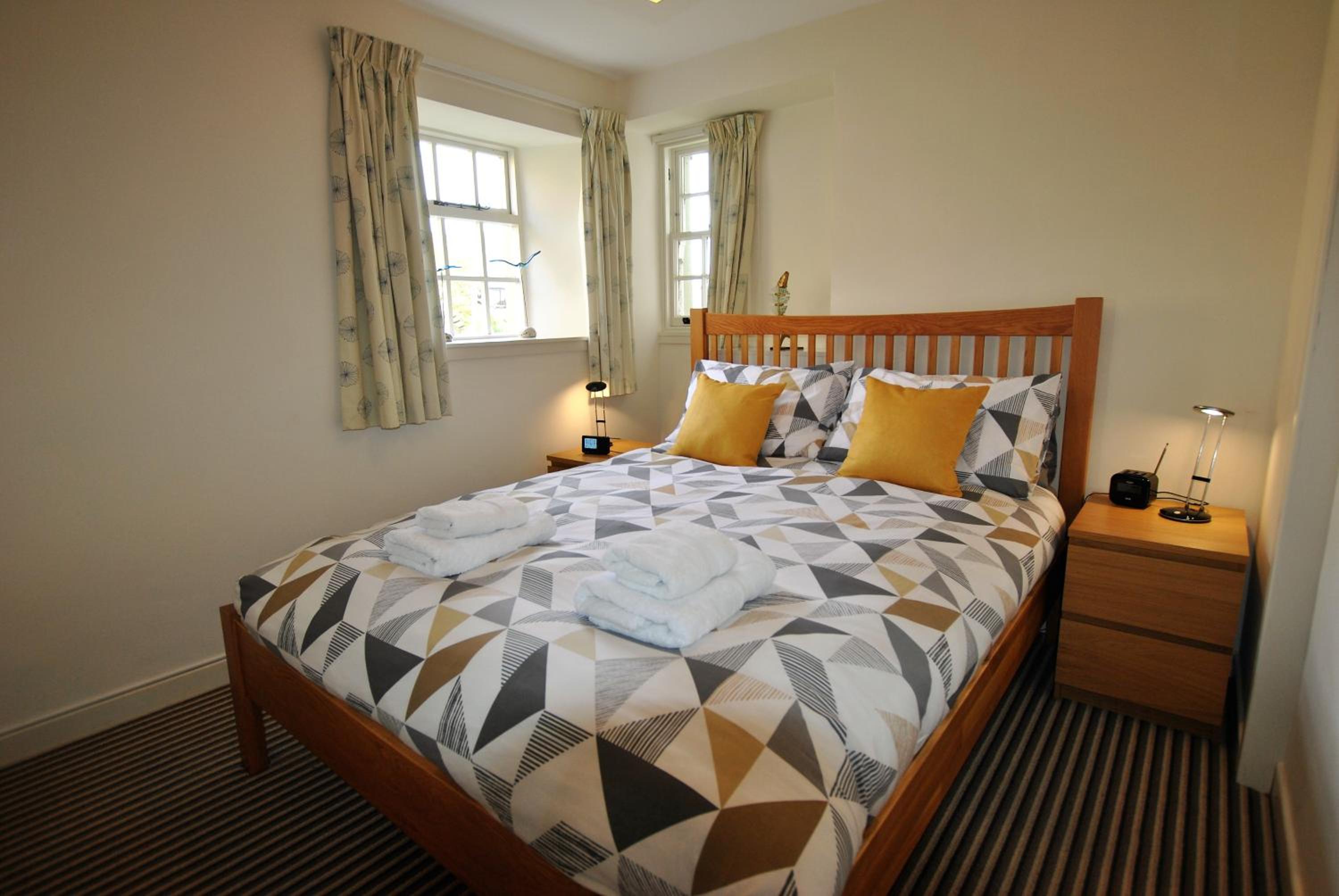 Dolphin Cottage- traditional cottage on Fife Coast view 3
