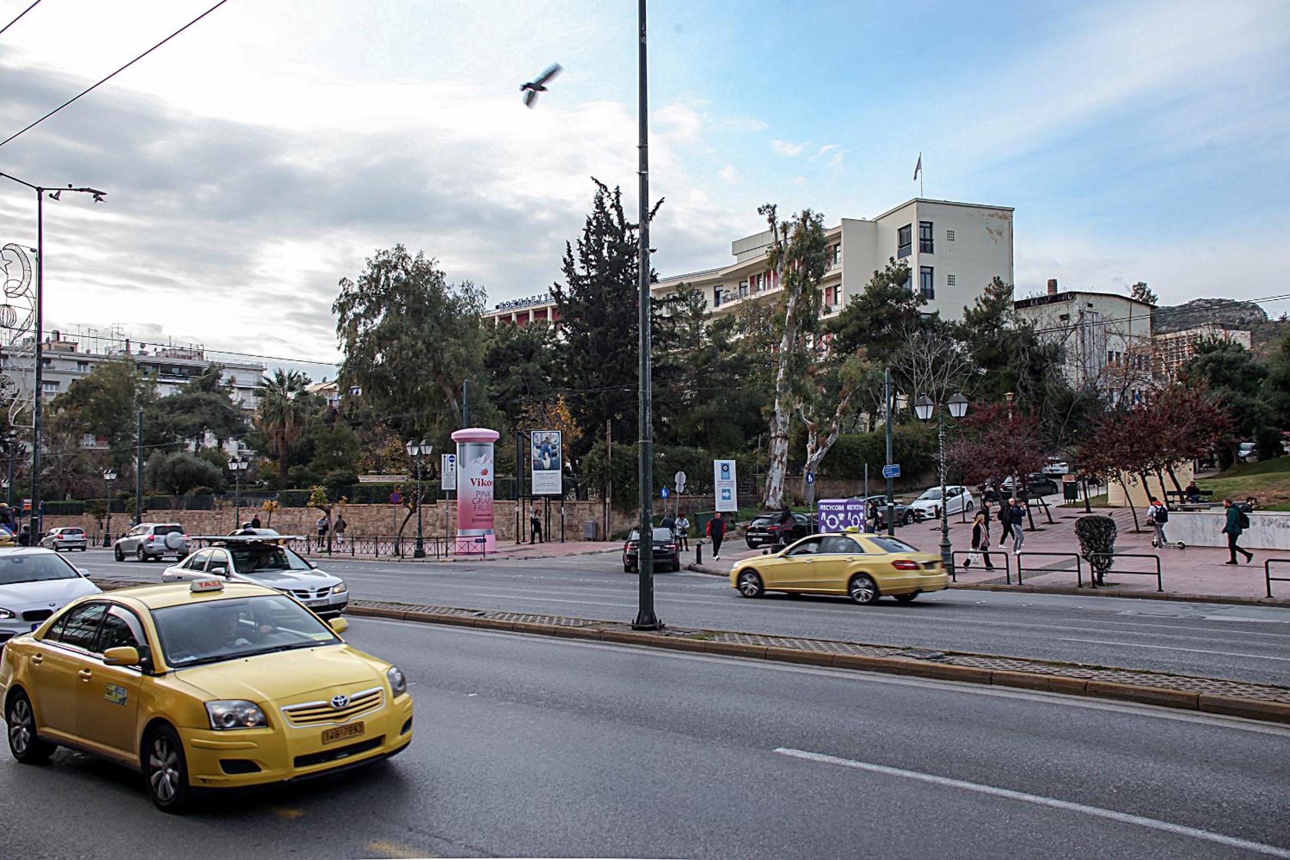 Best neighbourhood apartment in Athens near metro station & hospitals