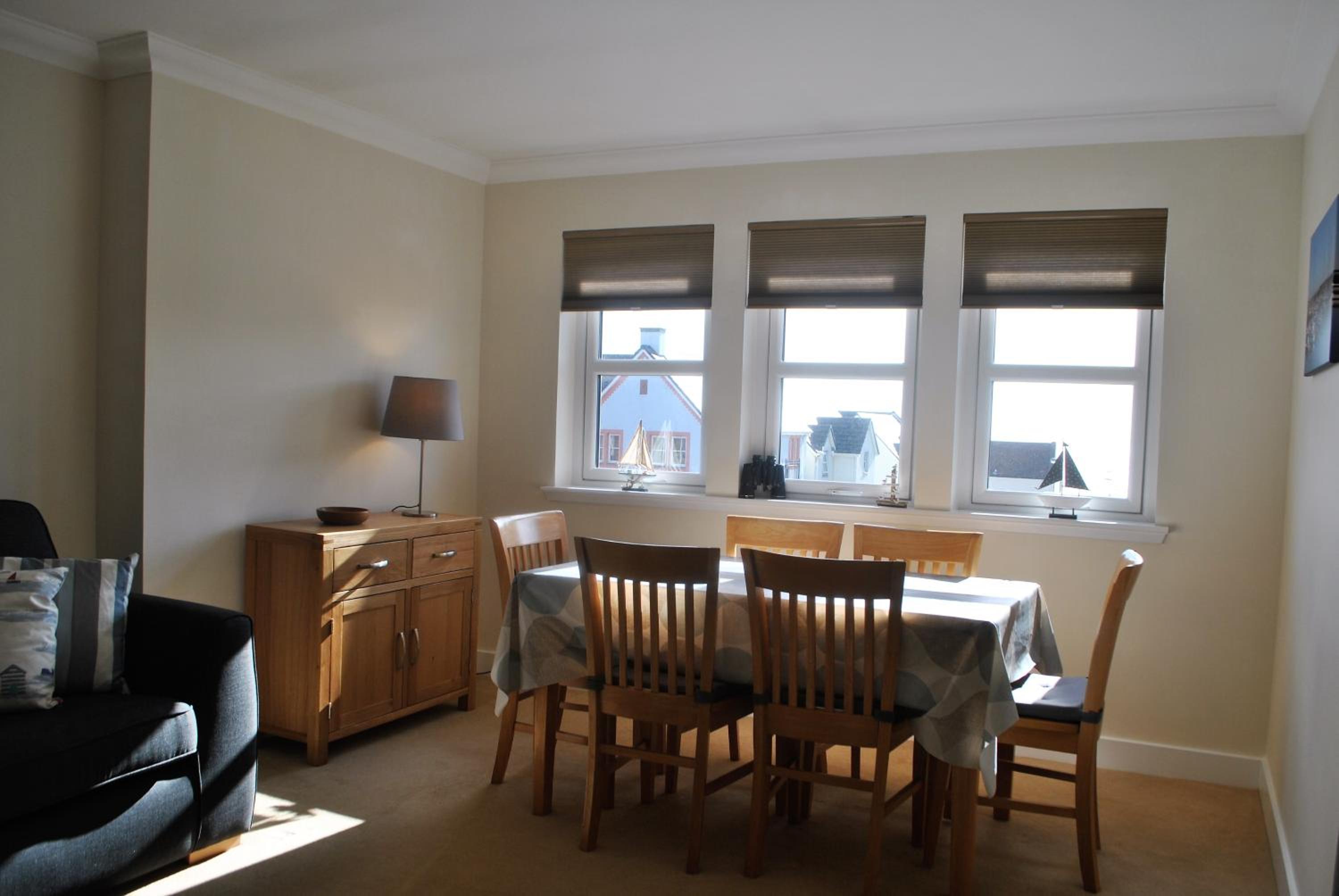 Forth View- stylish upper apartment with sea views view 4