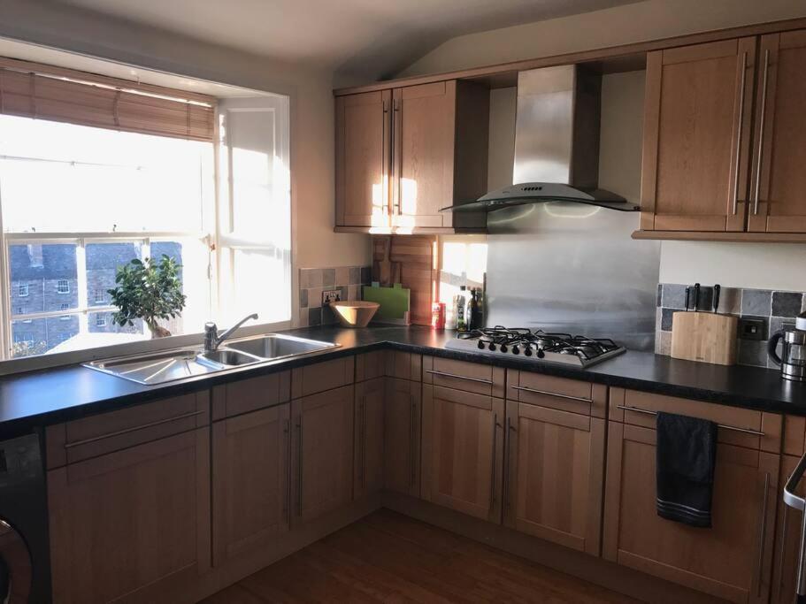 Fabulous Central New Town Flat view 4