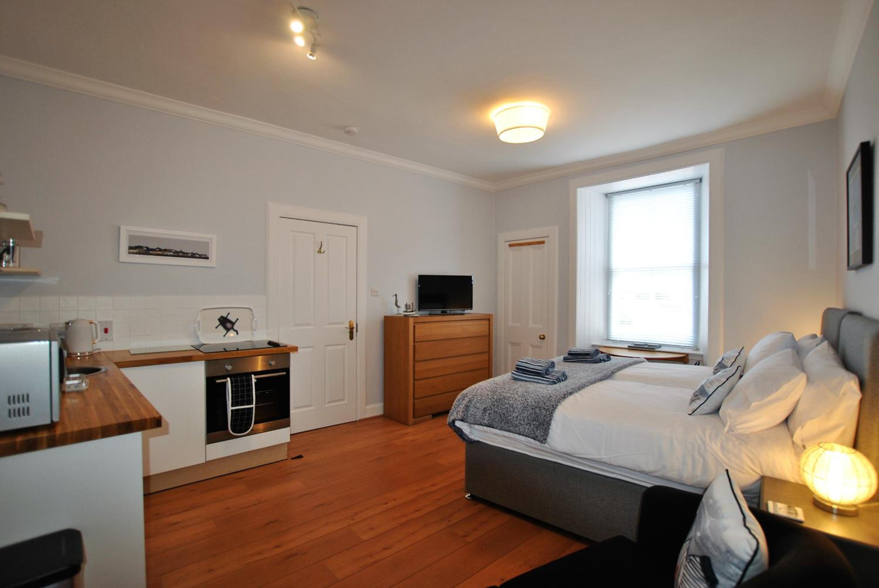Market Apartment- harbourfront studio Pittenweem