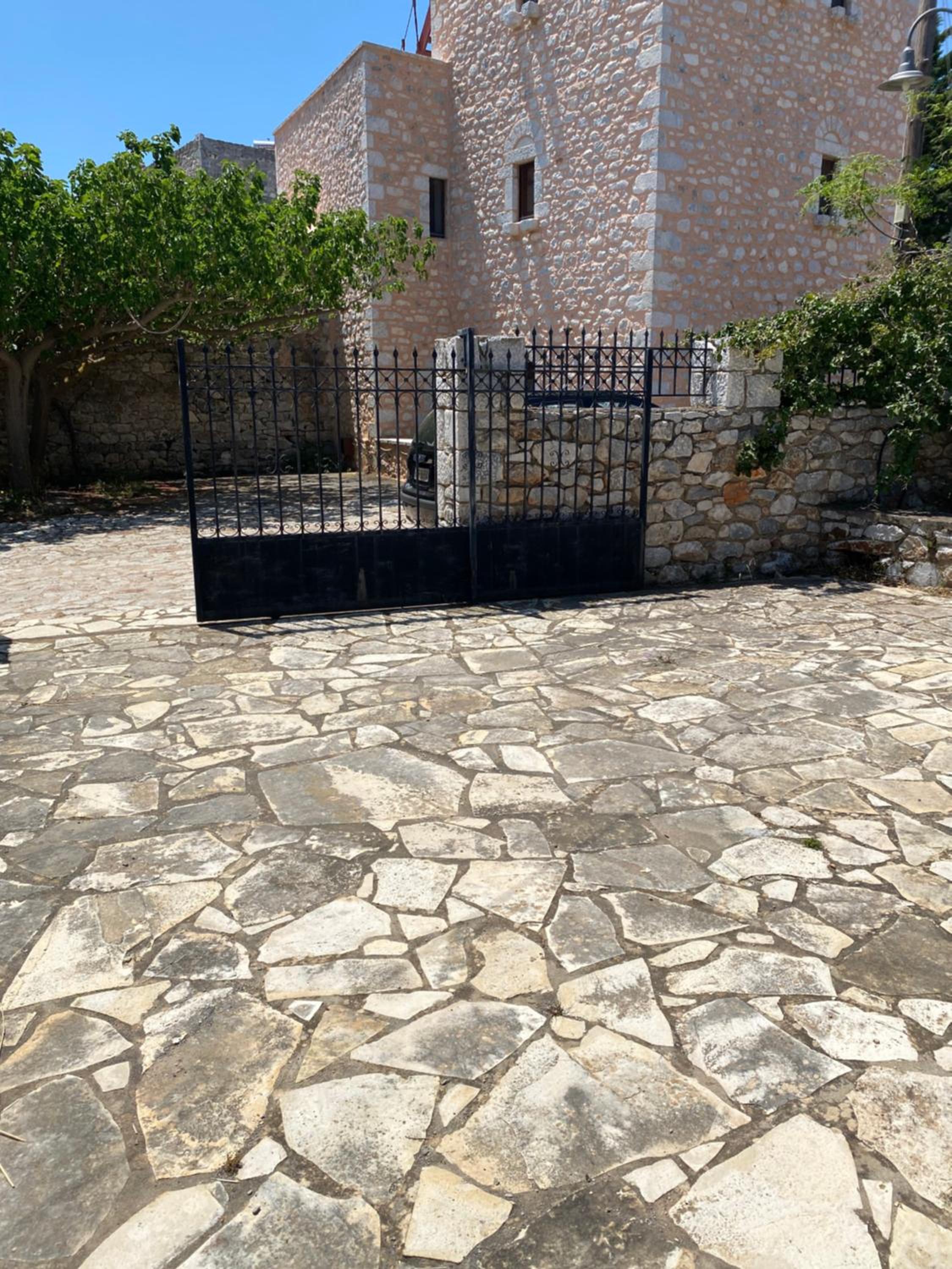 Mani Spot in Stavri