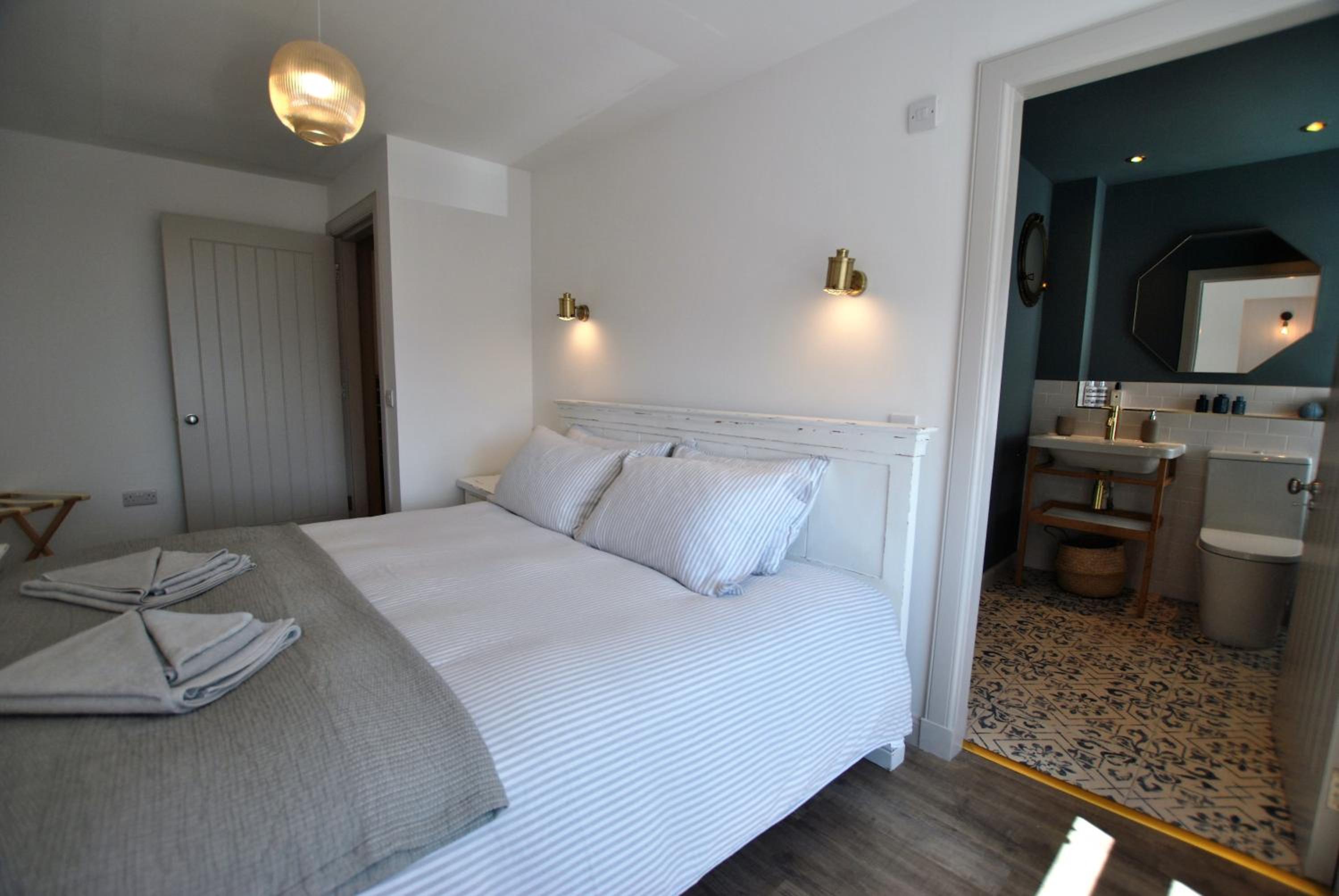 Puffin House- stylish home by the sea