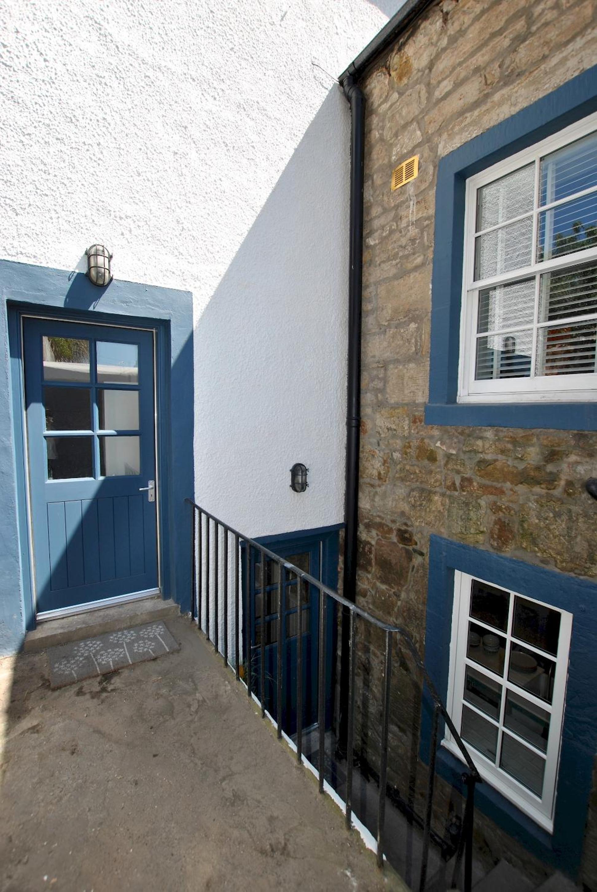 Puffin House- stylish home by the sea